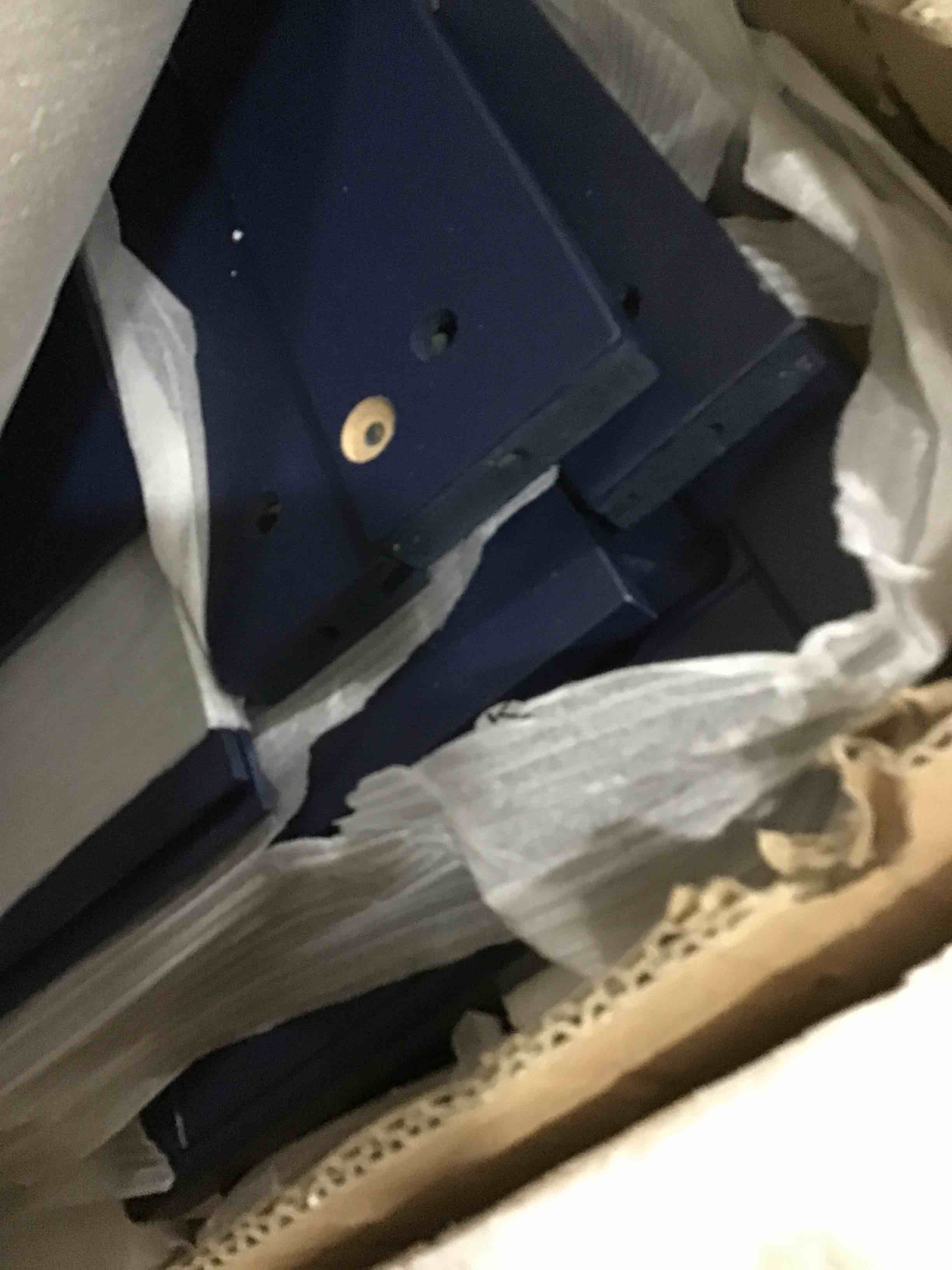 https://s3.amazonaws.com/lotting-images-prod/bidfta/BLU5609733_1701981812061.jpeg