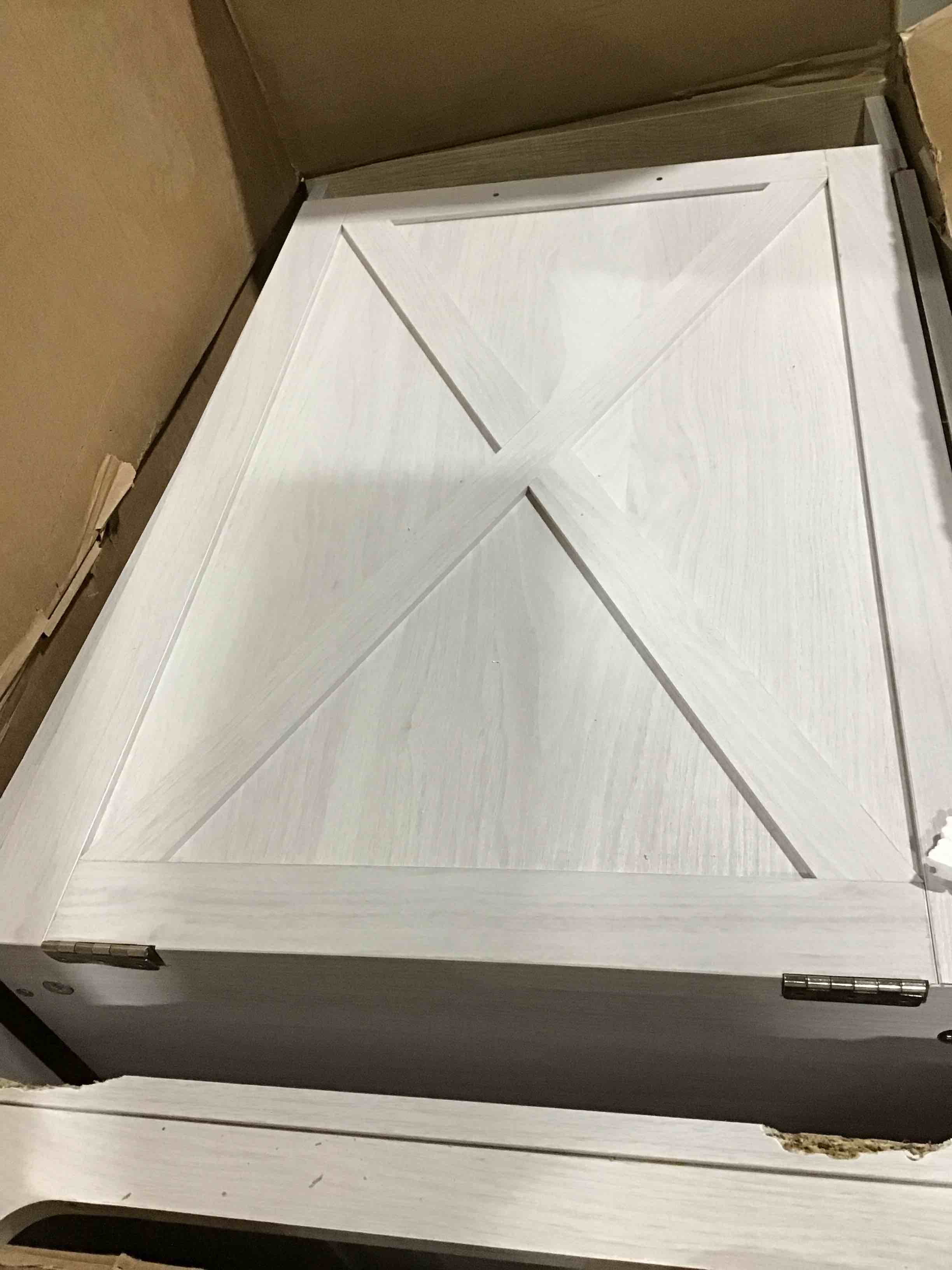 https://s3.amazonaws.com/lotting-images-prod/bidfta/BLU5609735_1701982456912.jpeg