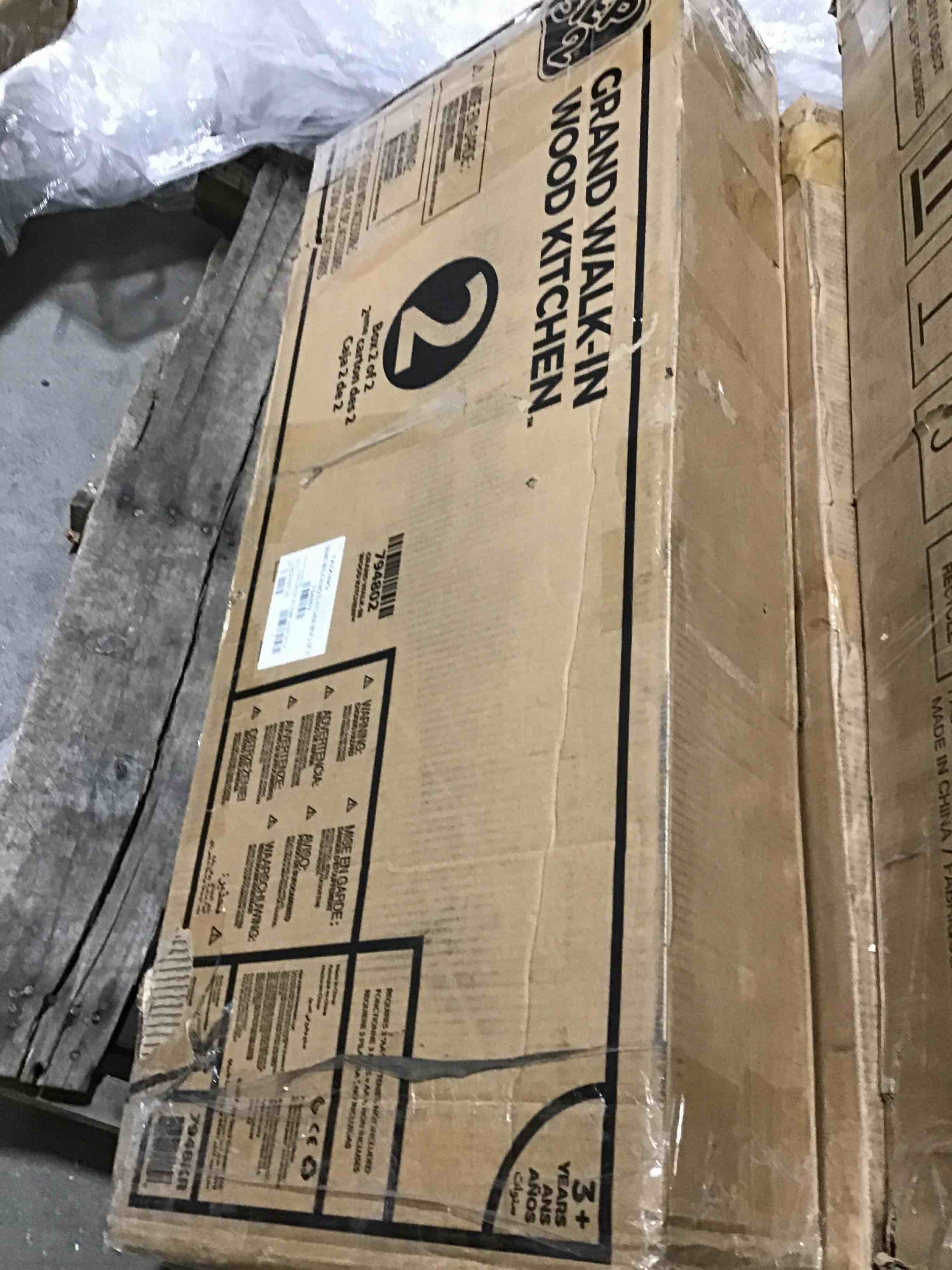 https://s3.amazonaws.com/lotting-images-prod/bidfta/BLU5610230_1702572837415.jpeg