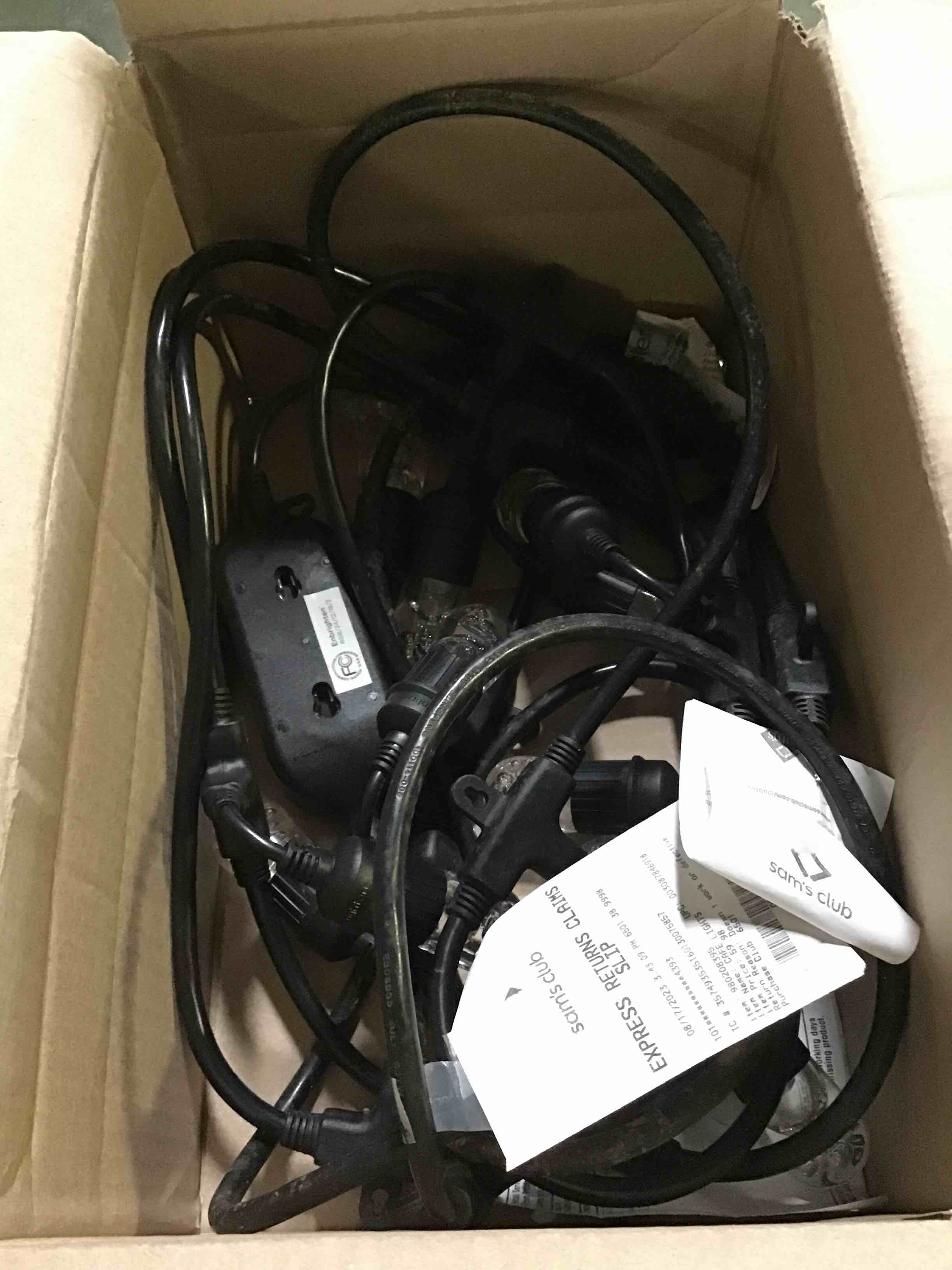 https://s3.amazonaws.com/lotting-images-prod/bidfta/BLU5613801_1696950017030.jpeg