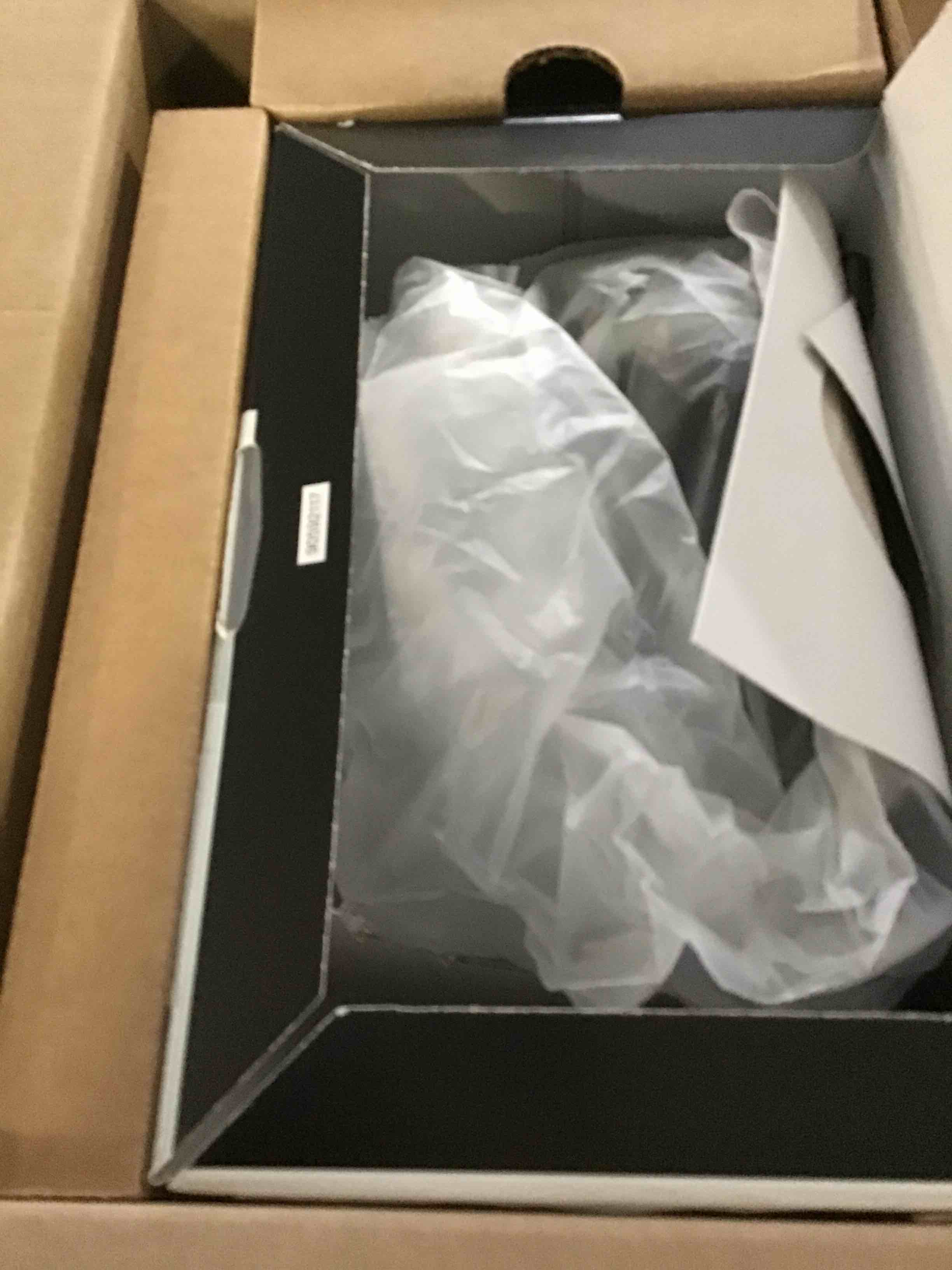 https://s3.amazonaws.com/lotting-images-prod/bidfta/BLU5613842_1696963443853.jpeg