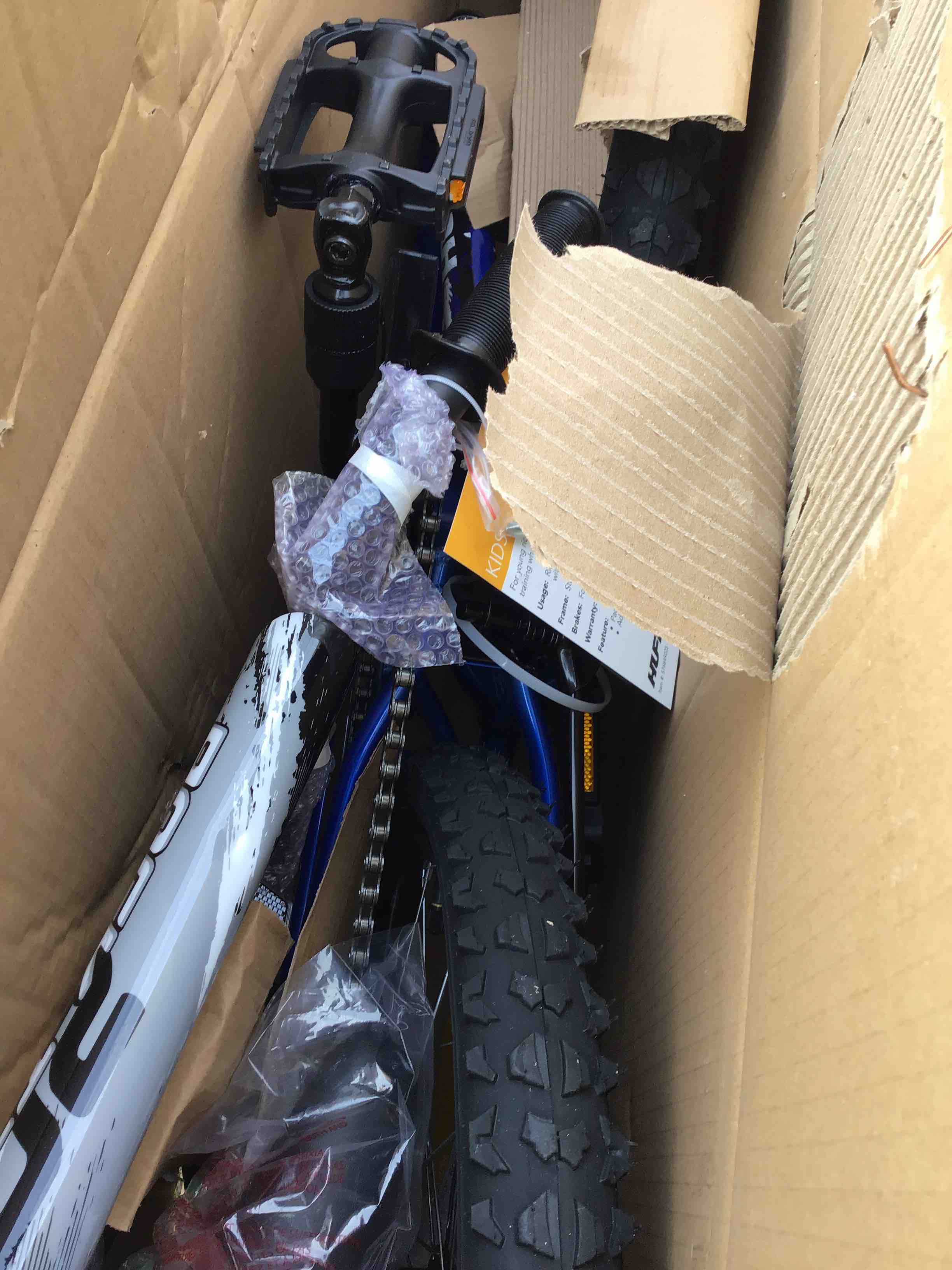 https://s3.amazonaws.com/lotting-images-prod/bidfta/BLU5617505_1696512955529.jpeg