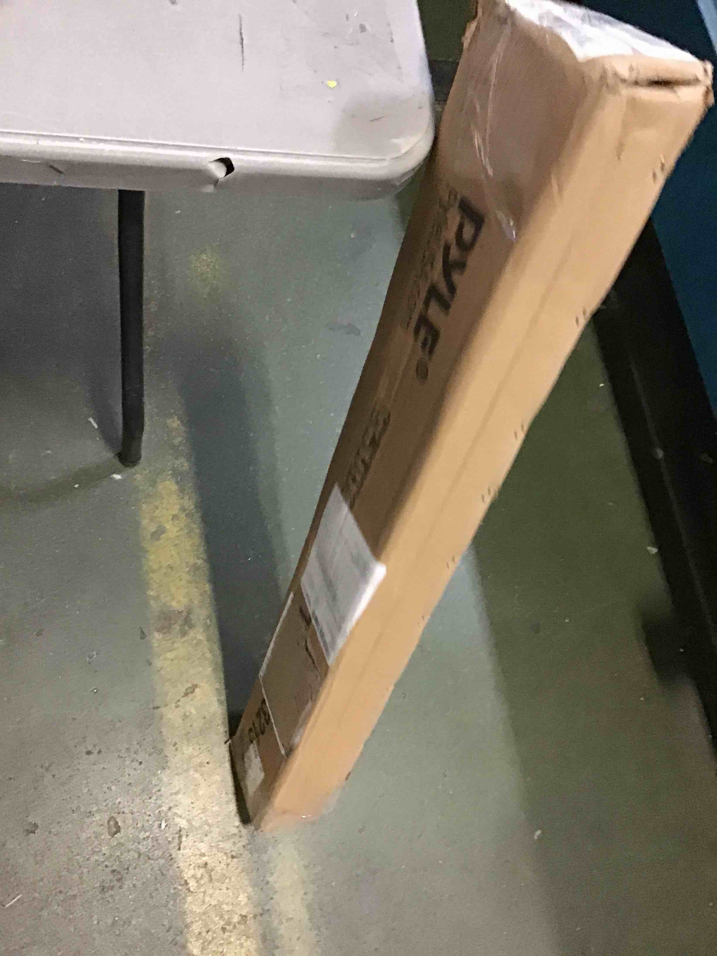 https://s3.amazonaws.com/lotting-images-prod/bidfta/BLU5618051_1695901875865.jpeg