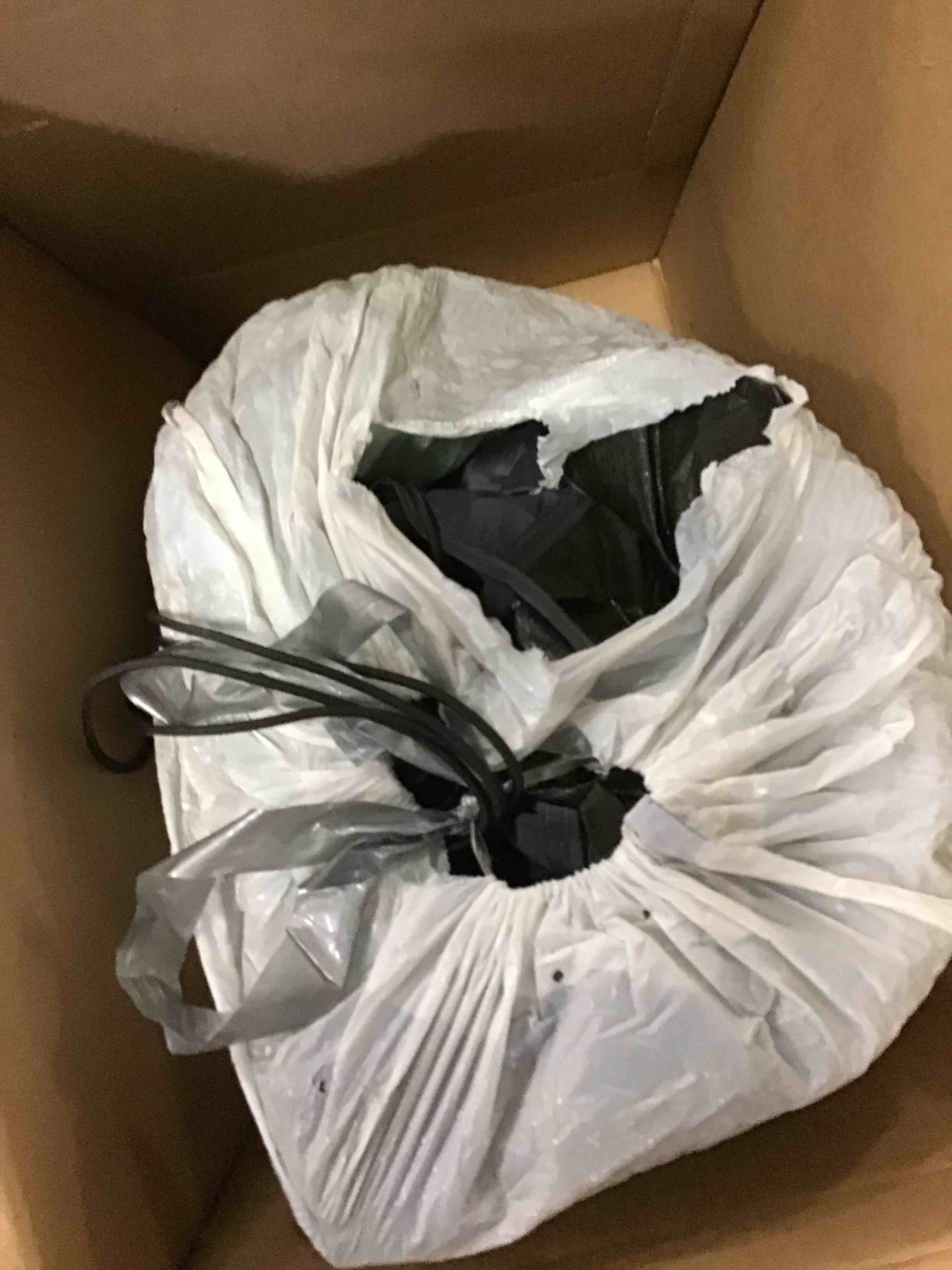 https://s3.amazonaws.com/lotting-images-prod/bidfta/BLU5618156_1695916462185.jpeg