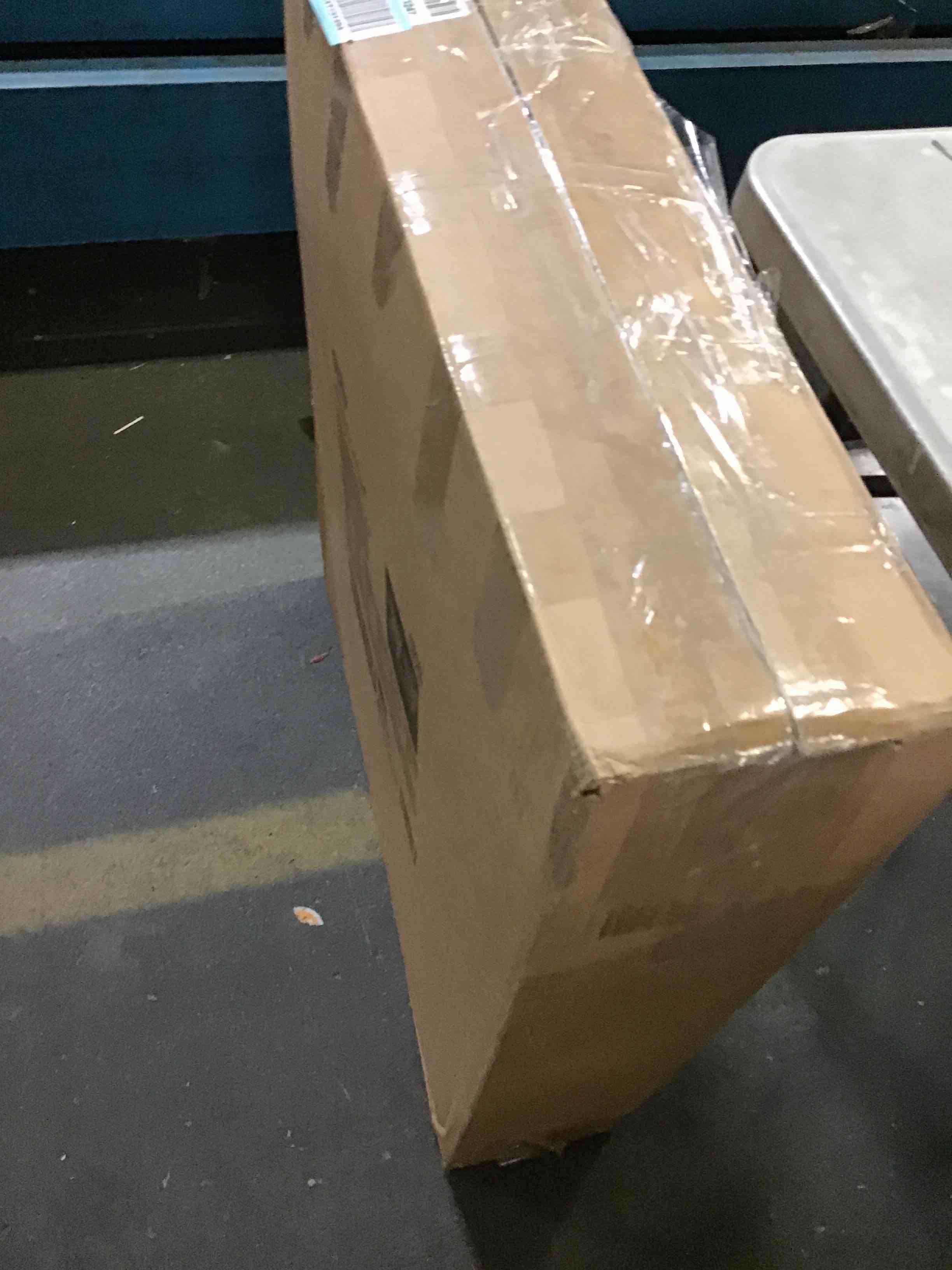 https://s3.amazonaws.com/lotting-images-prod/bidfta/BLU5618297_1695990779710.jpeg