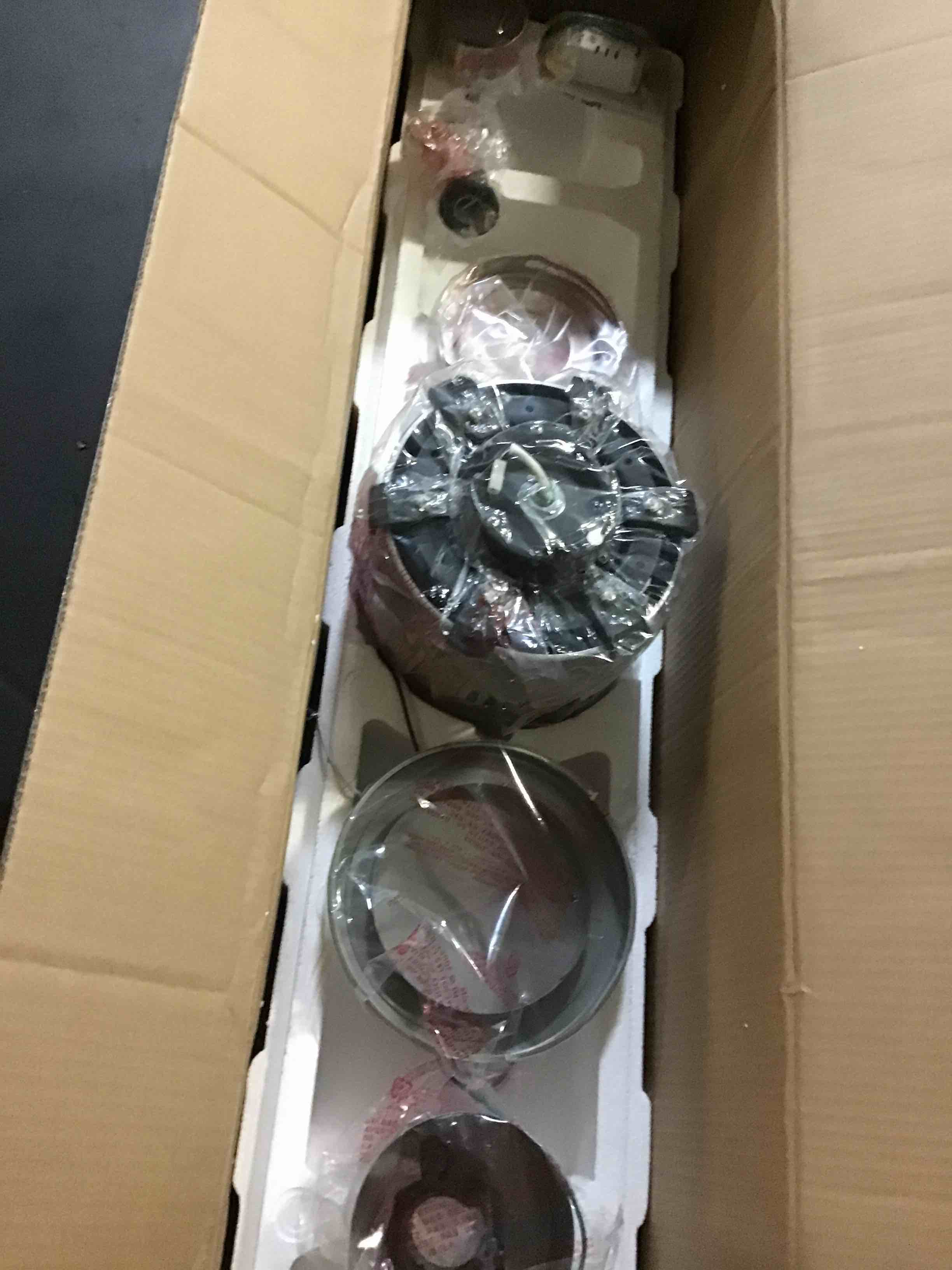 https://s3.amazonaws.com/lotting-images-prod/bidfta/BLU5618470_1696245331478.jpeg