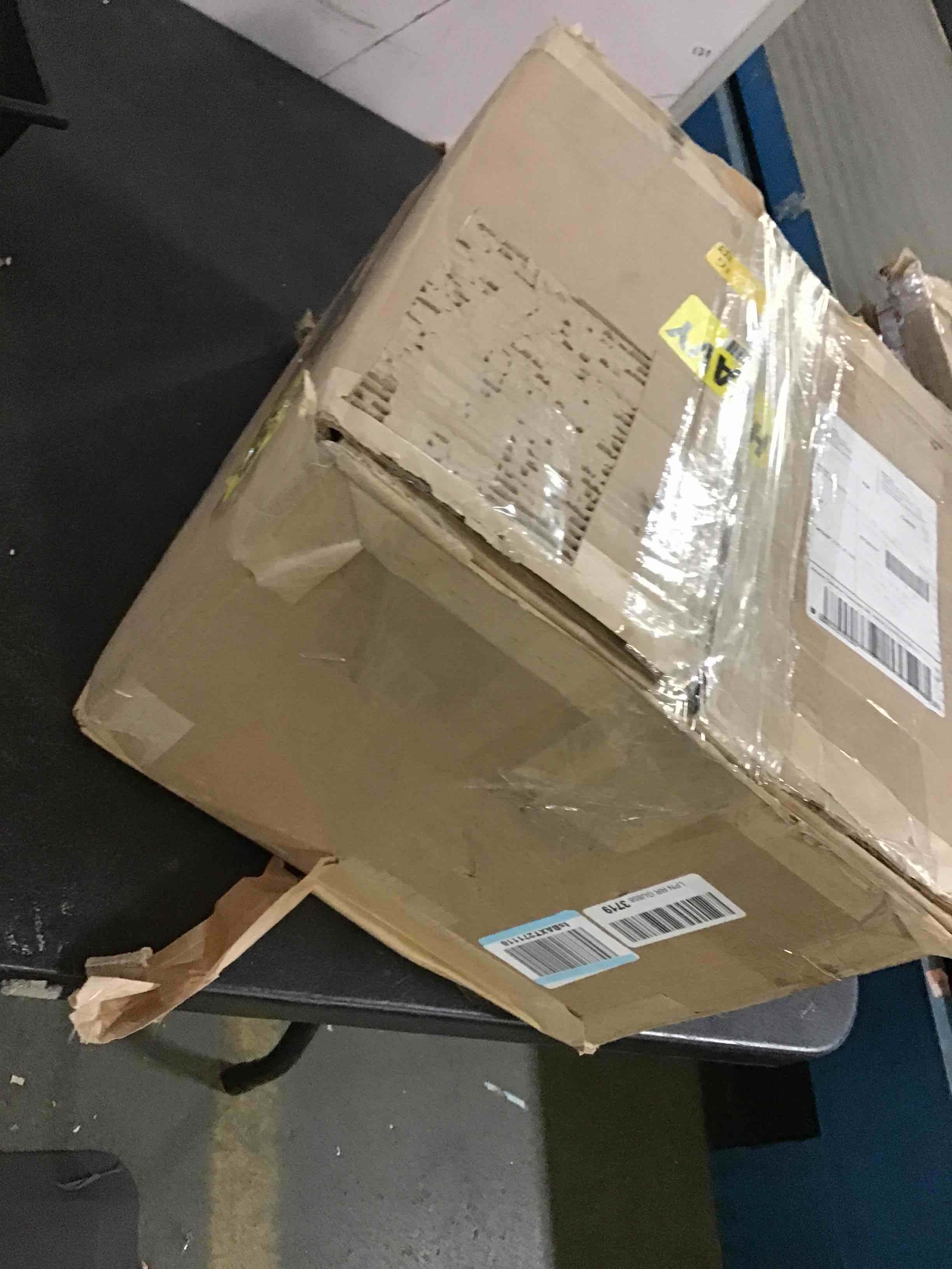 https://s3.amazonaws.com/lotting-images-prod/bidfta/BLU5618518_1696253276412.jpeg