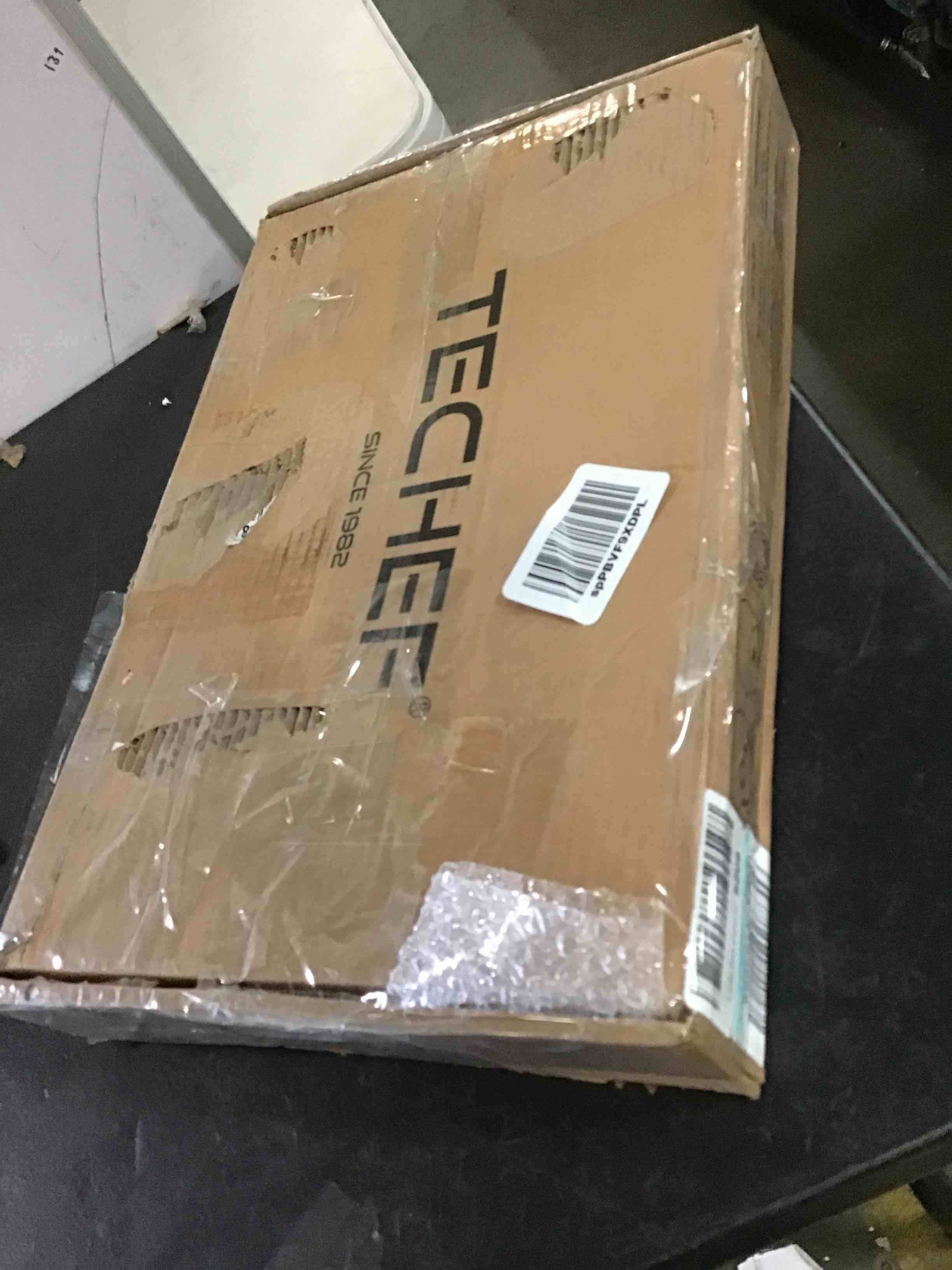 https://s3.amazonaws.com/lotting-images-prod/bidfta/BLU5618571_1696263613655.jpeg