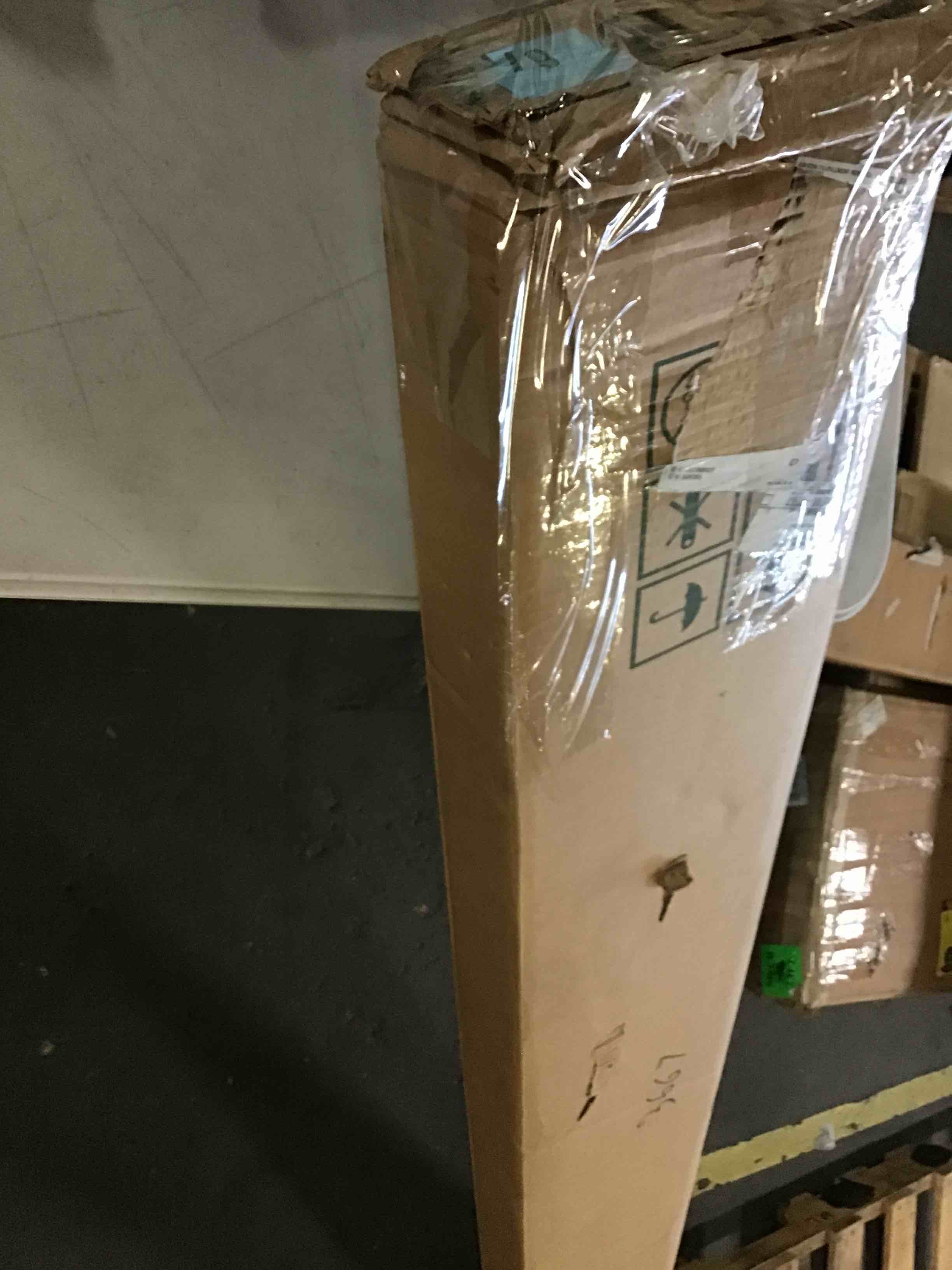 https://s3.amazonaws.com/lotting-images-prod/bidfta/BLU5618737_1696344511434.jpeg