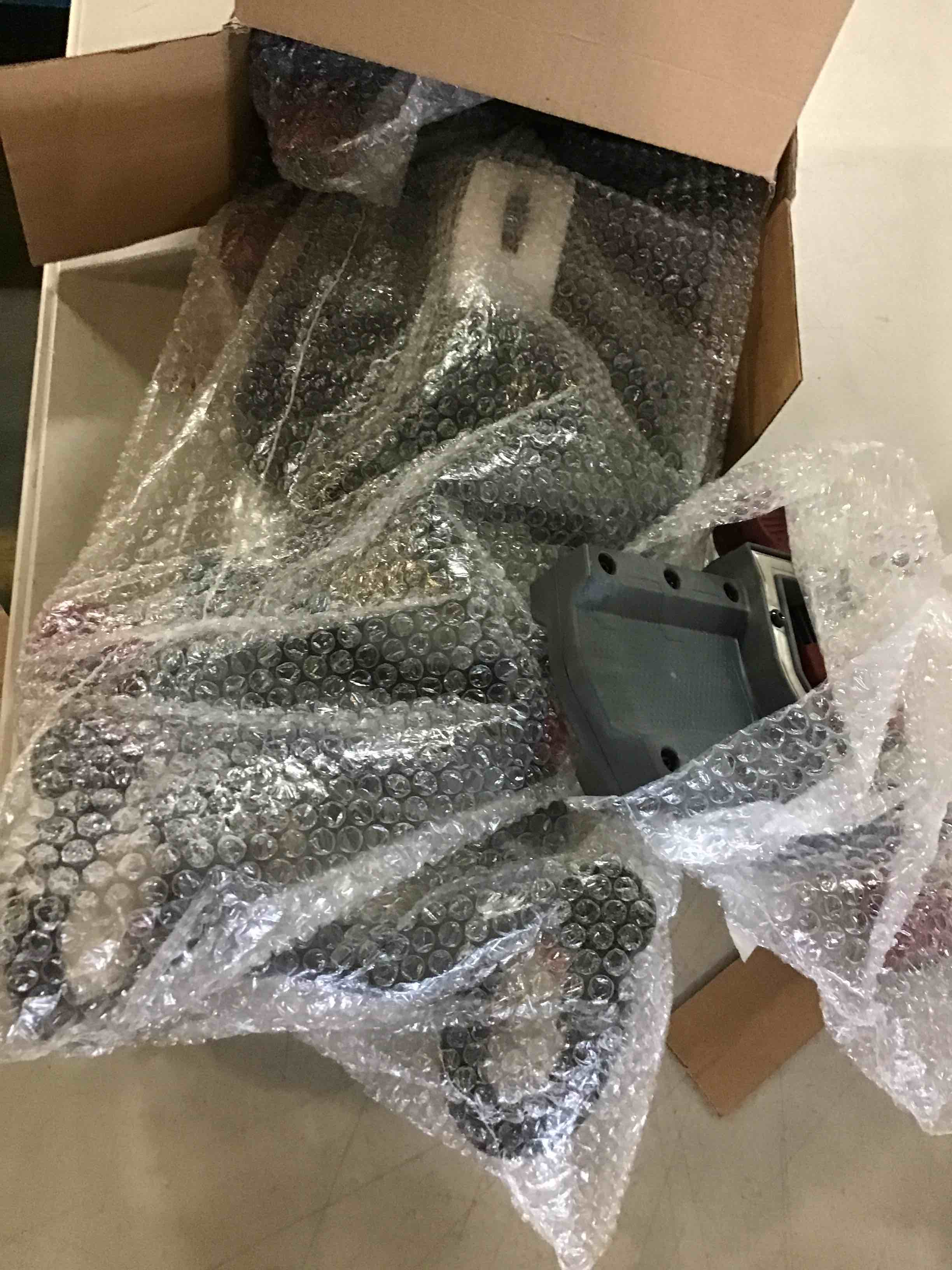 https://s3.amazonaws.com/lotting-images-prod/bidfta/BLU5618761_1696348229429.jpeg