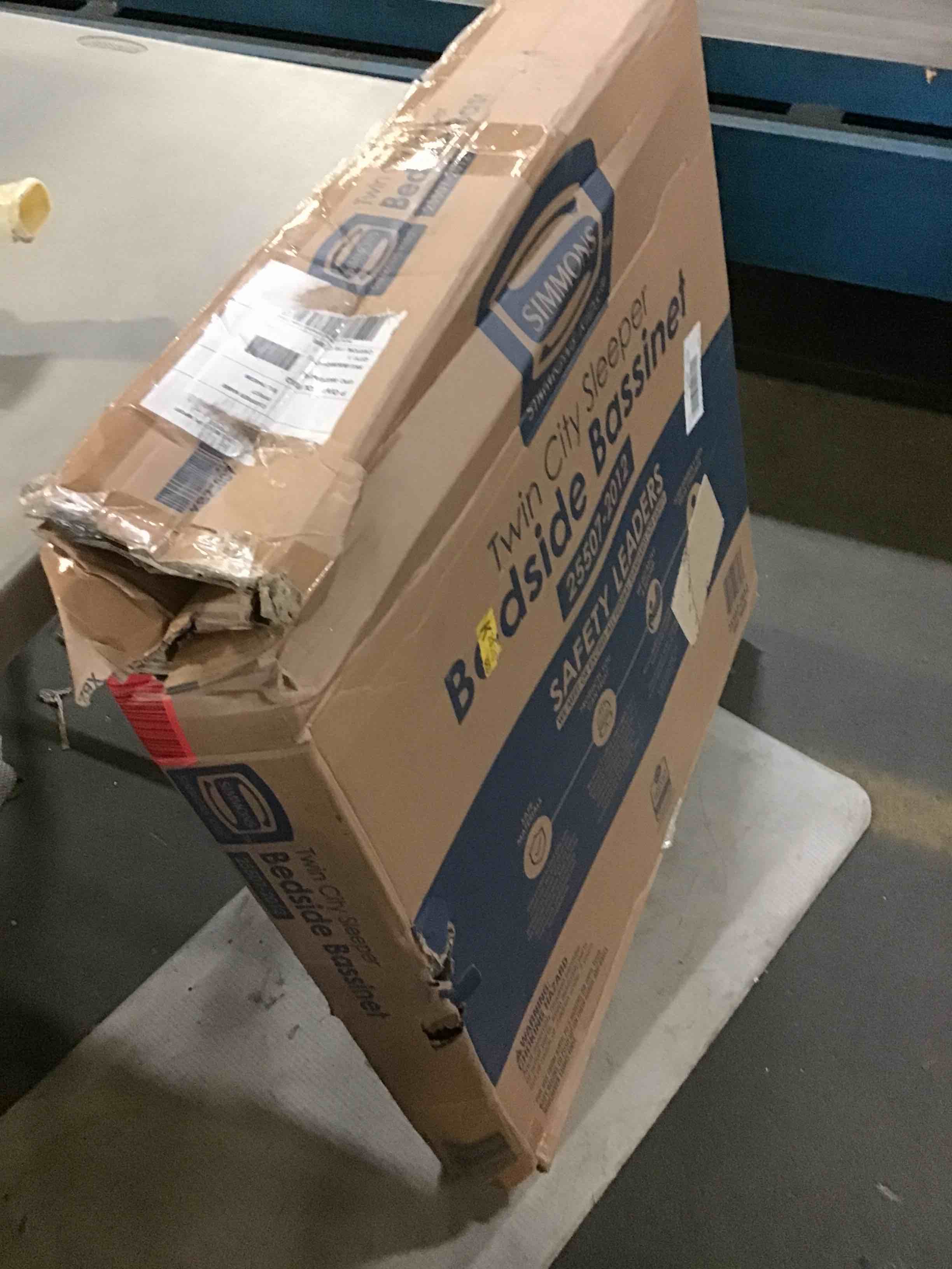 https://s3.amazonaws.com/lotting-images-prod/bidfta/BLU5618897_1696421494154.jpeg