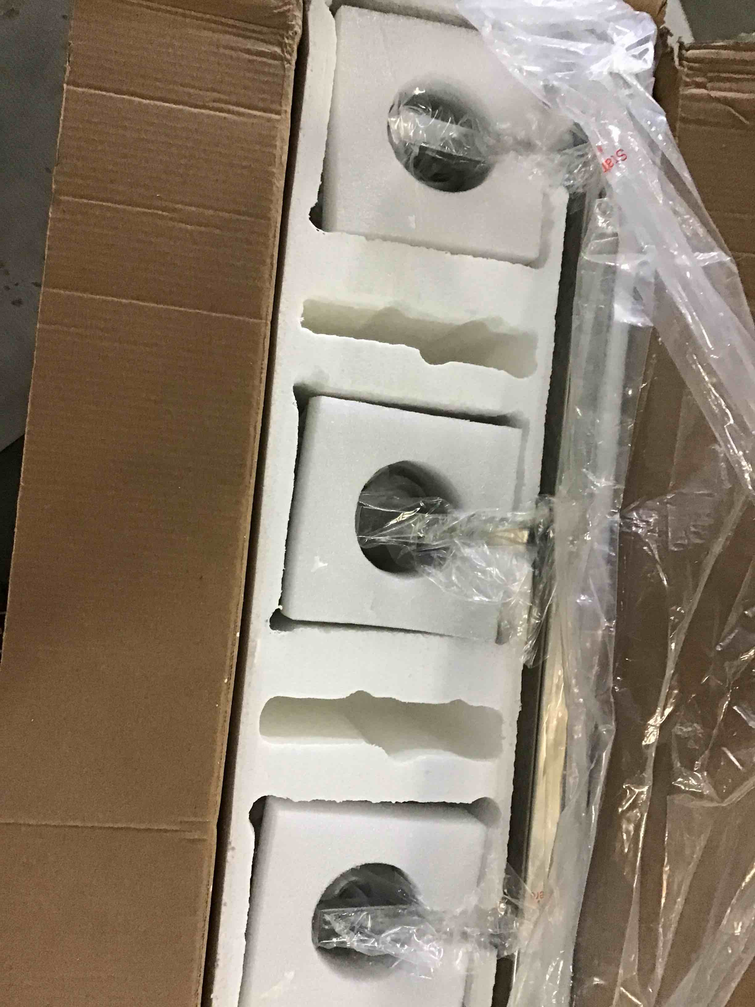 https://s3.amazonaws.com/lotting-images-prod/bidfta/BLU5618983_1696435271394.jpeg