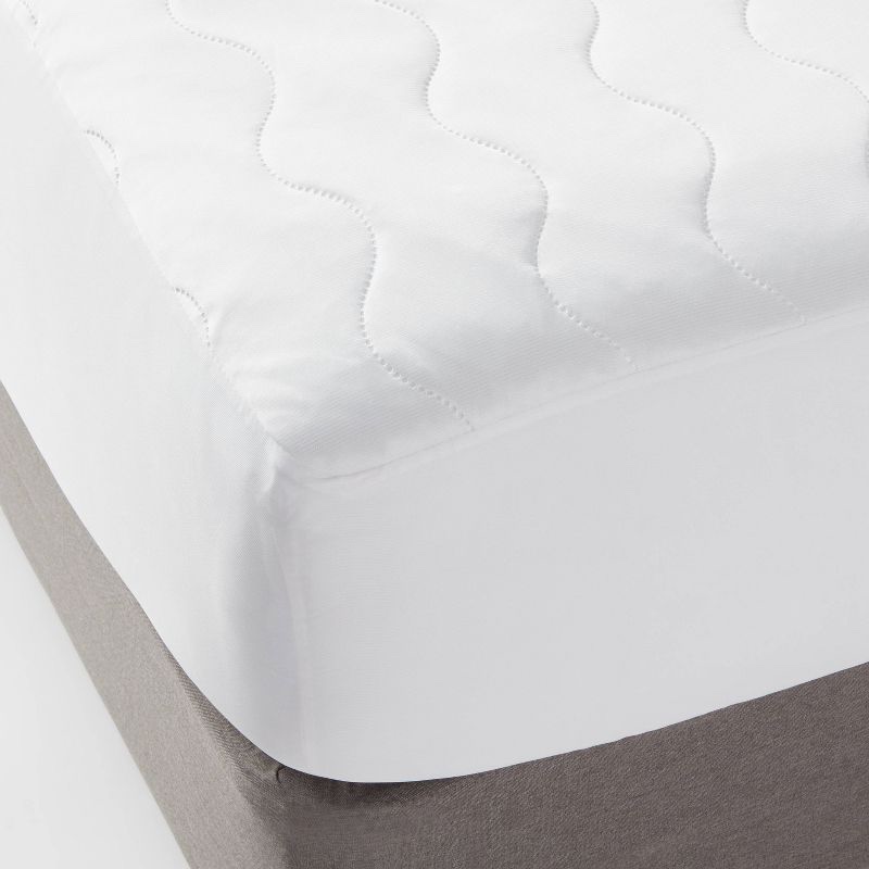 ROOM ESSENTIALS Cool-Touch Waterproof White Mattress Pad Queen Size