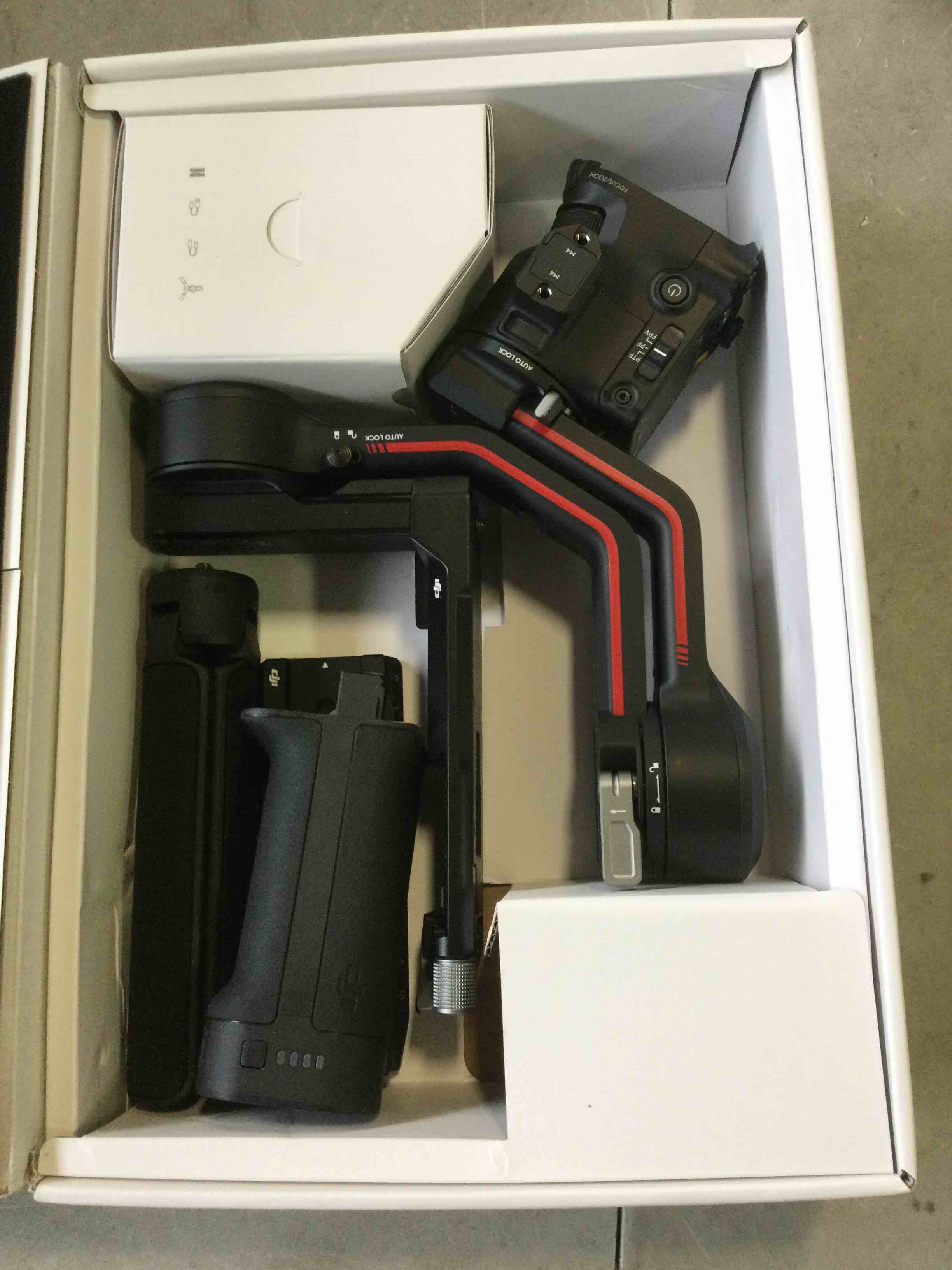 https://s3.amazonaws.com/lotting-images-prod/bidfta/BLU5622990_1696532617851.jpeg