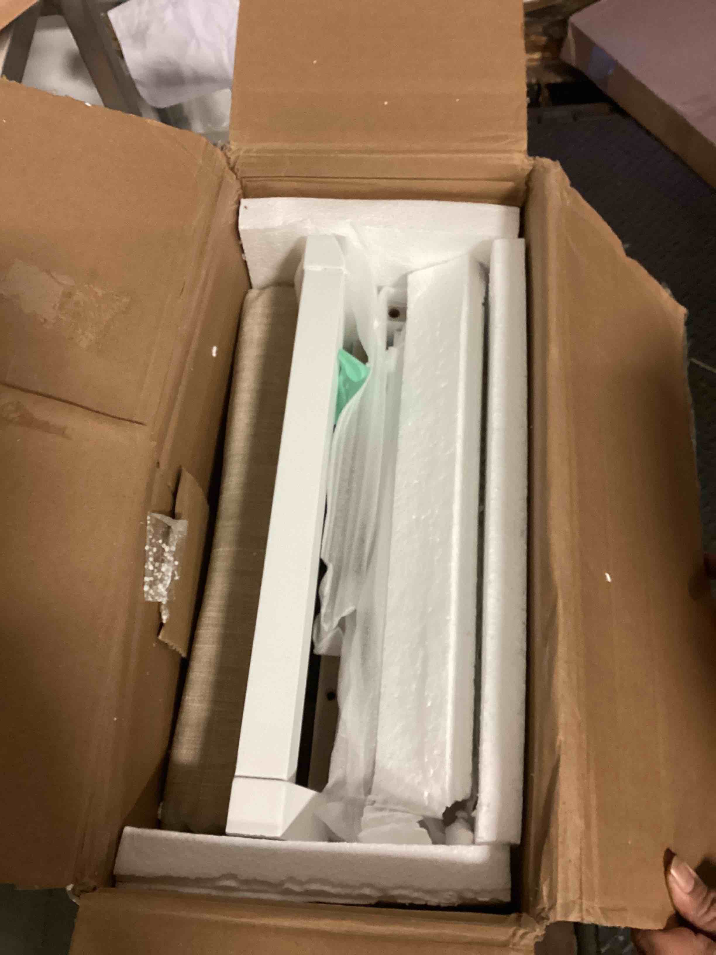 https://s3.amazonaws.com/lotting-images-prod/bidfta/BLU5628623_1700054992546.jpeg