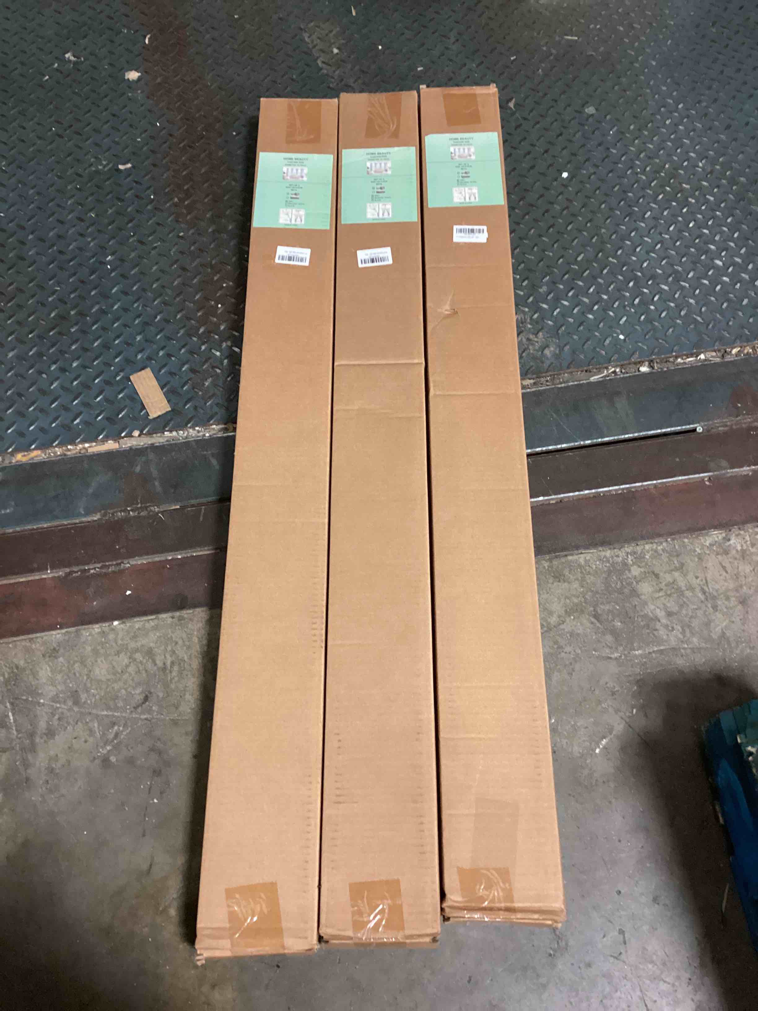 https://s3.amazonaws.com/lotting-images-prod/bidfta/BLU5628625_1700058758139.jpeg