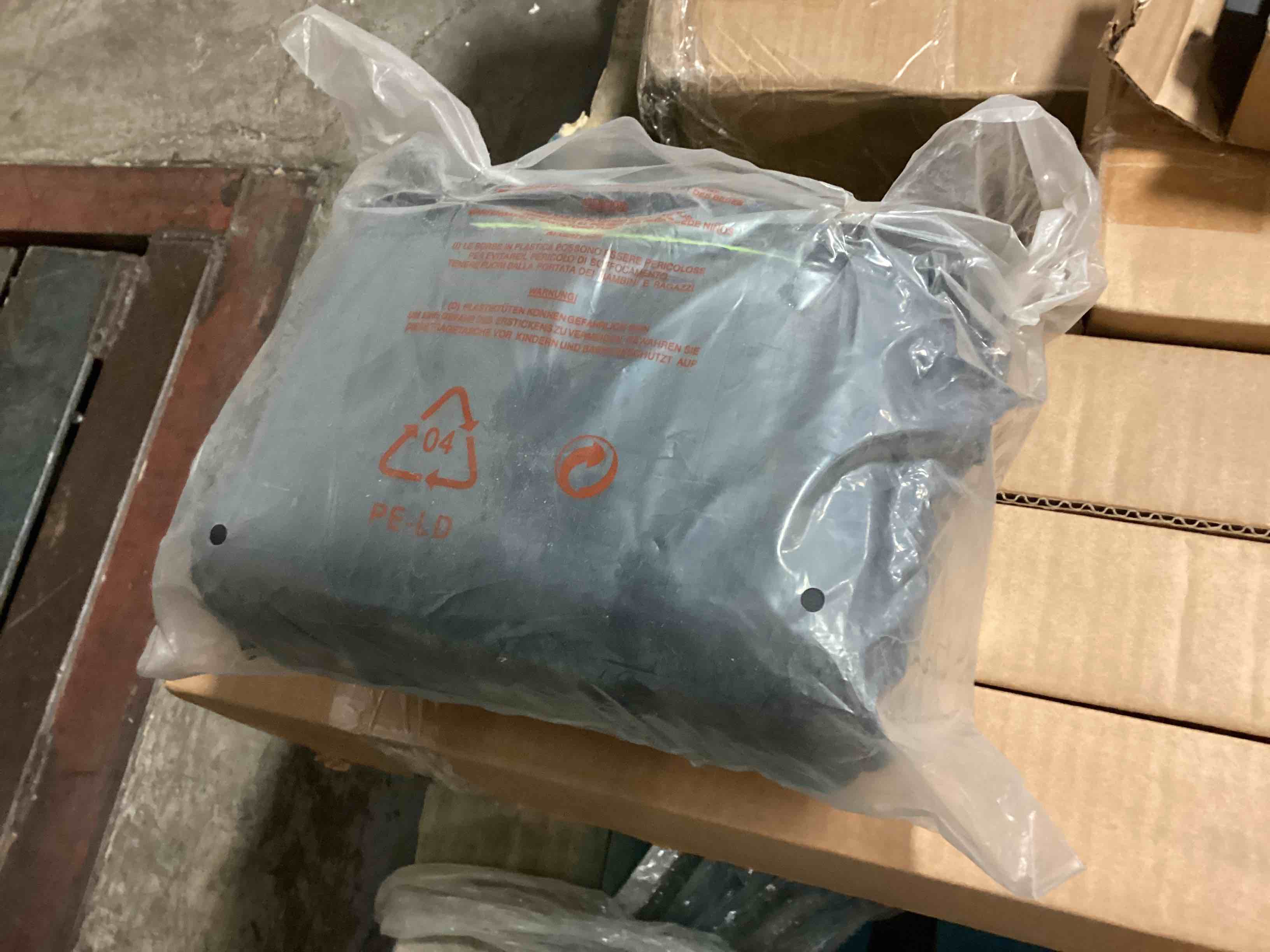 https://s3.amazonaws.com/lotting-images-prod/bidfta/BLU5628627_1700059605794.jpeg