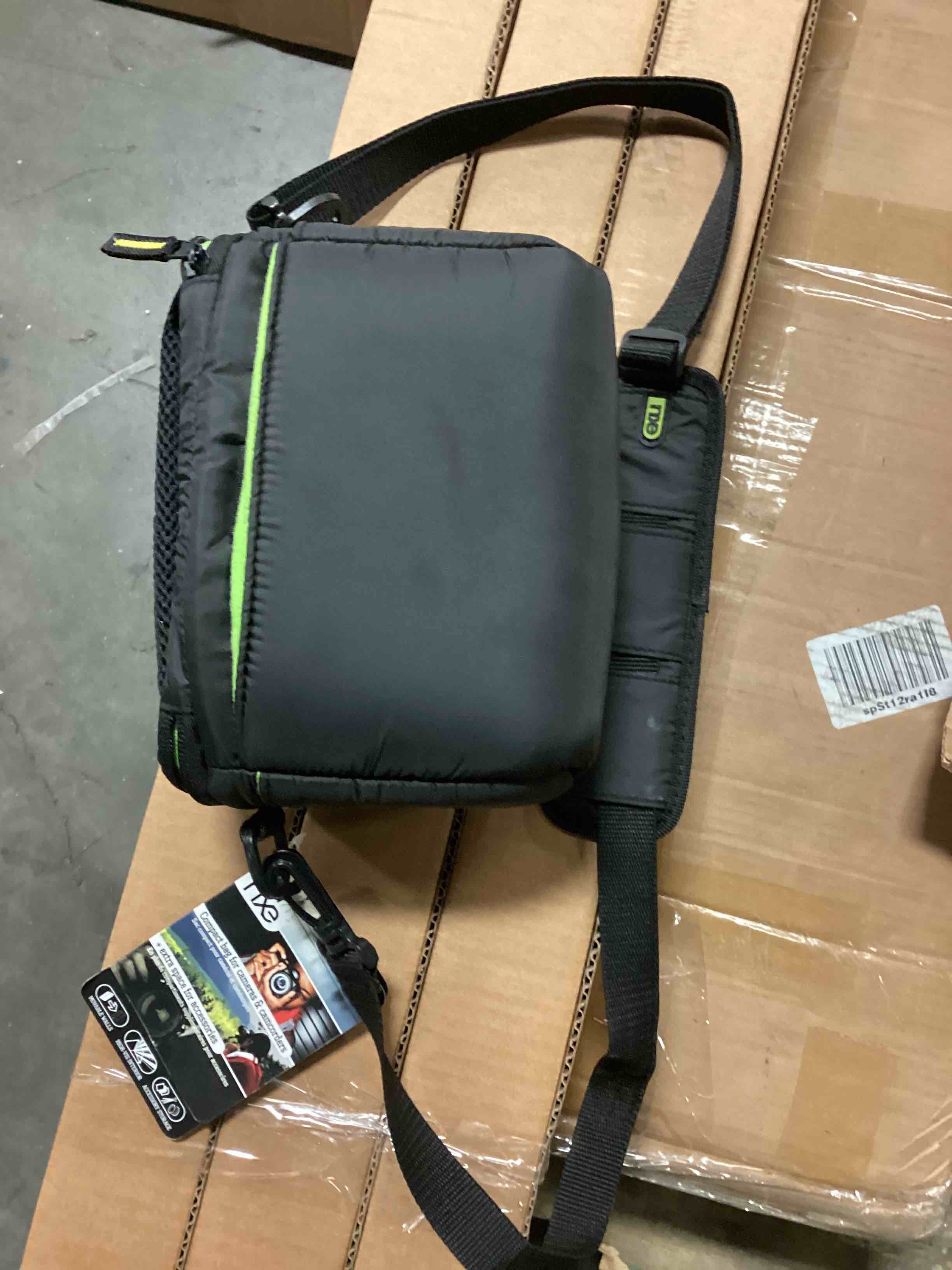 https://s3.amazonaws.com/lotting-images-prod/bidfta/BLU5628627_1700059791720.jpeg