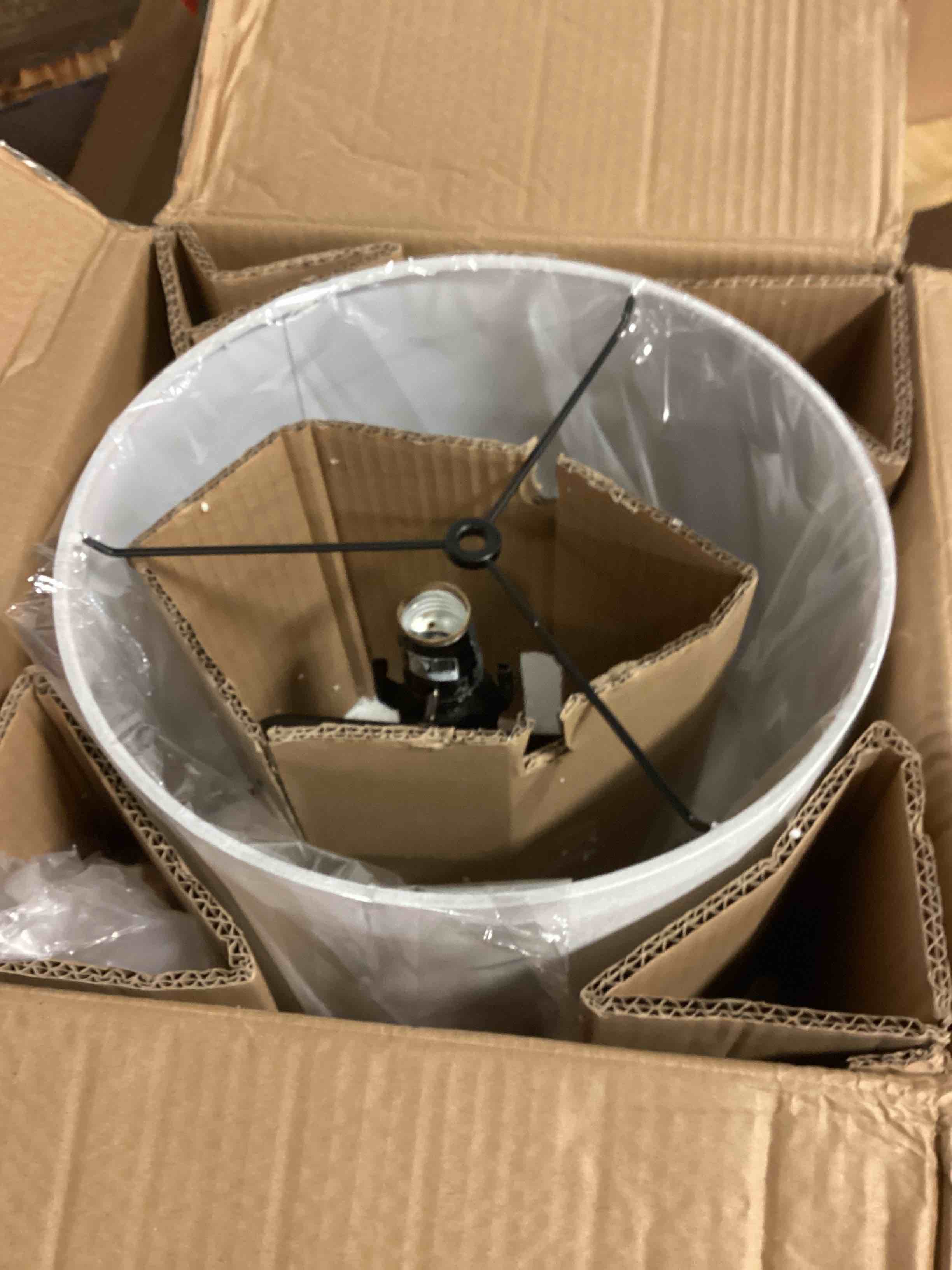 https://s3.amazonaws.com/lotting-images-prod/bidfta/BLU5628660_1700065281698.jpeg