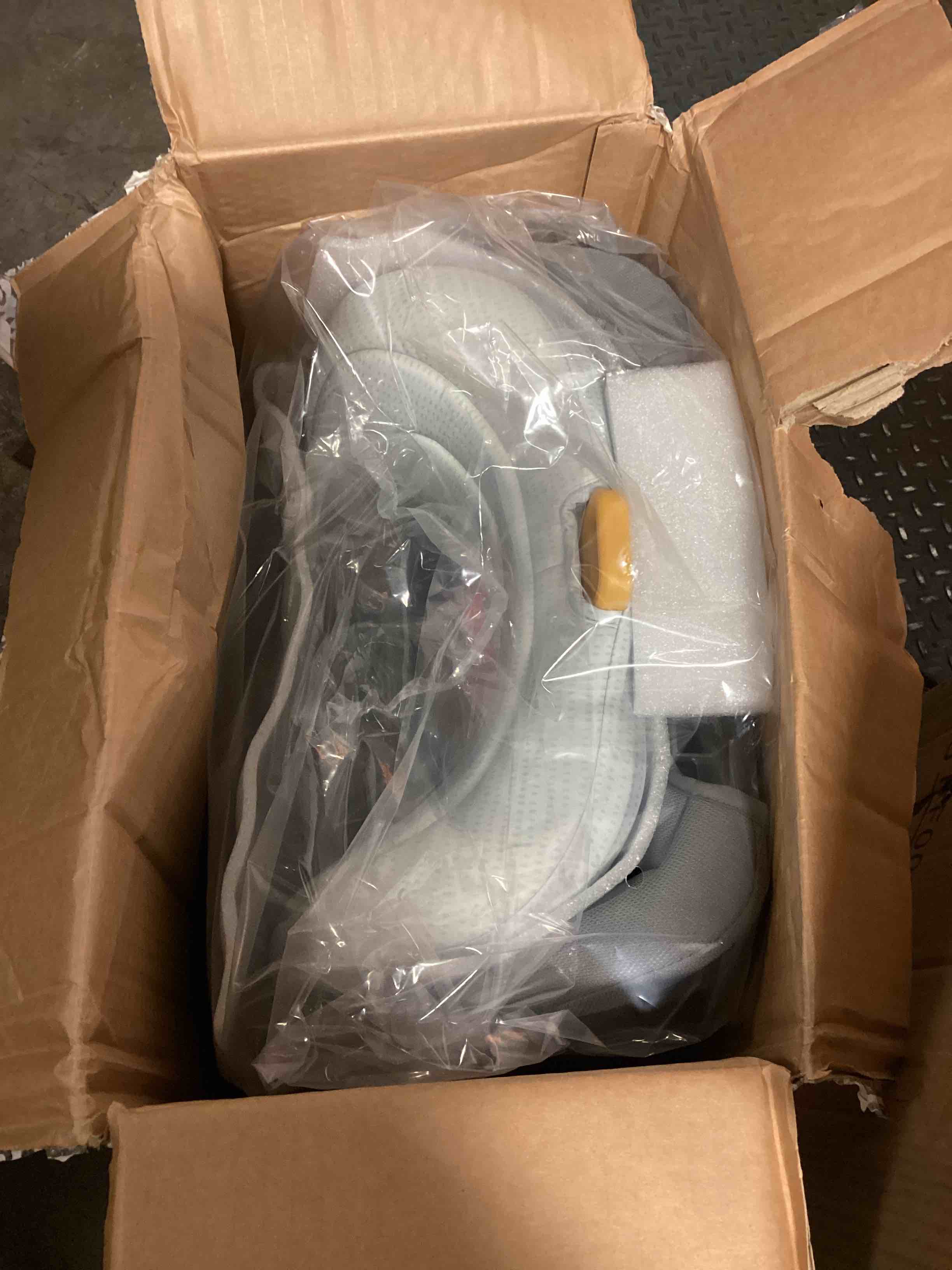 https://s3.amazonaws.com/lotting-images-prod/bidfta/BLU5628661_1700065470388.jpeg