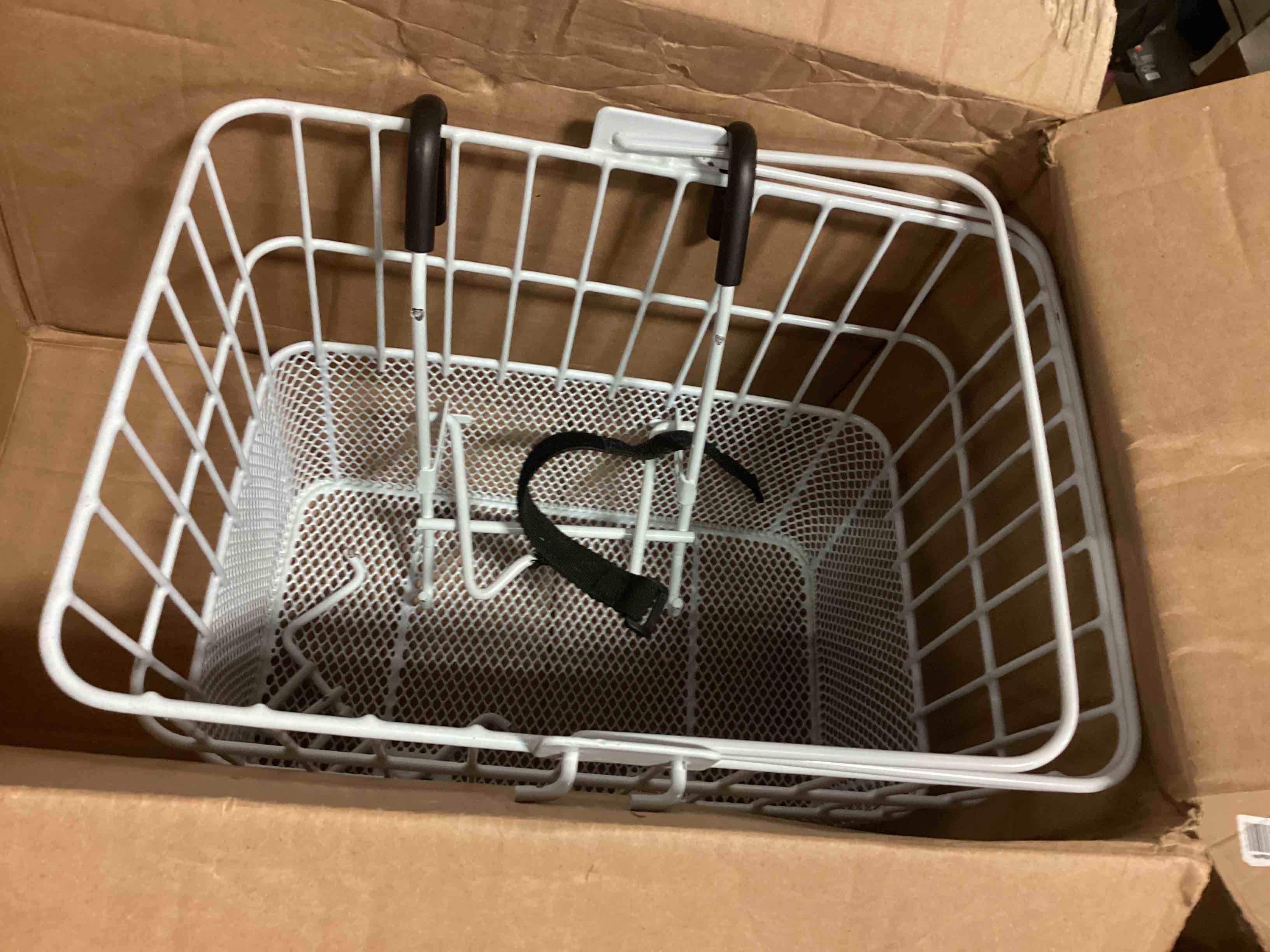 https://s3.amazonaws.com/lotting-images-prod/bidfta/BLU5628664_1700066587793.jpeg