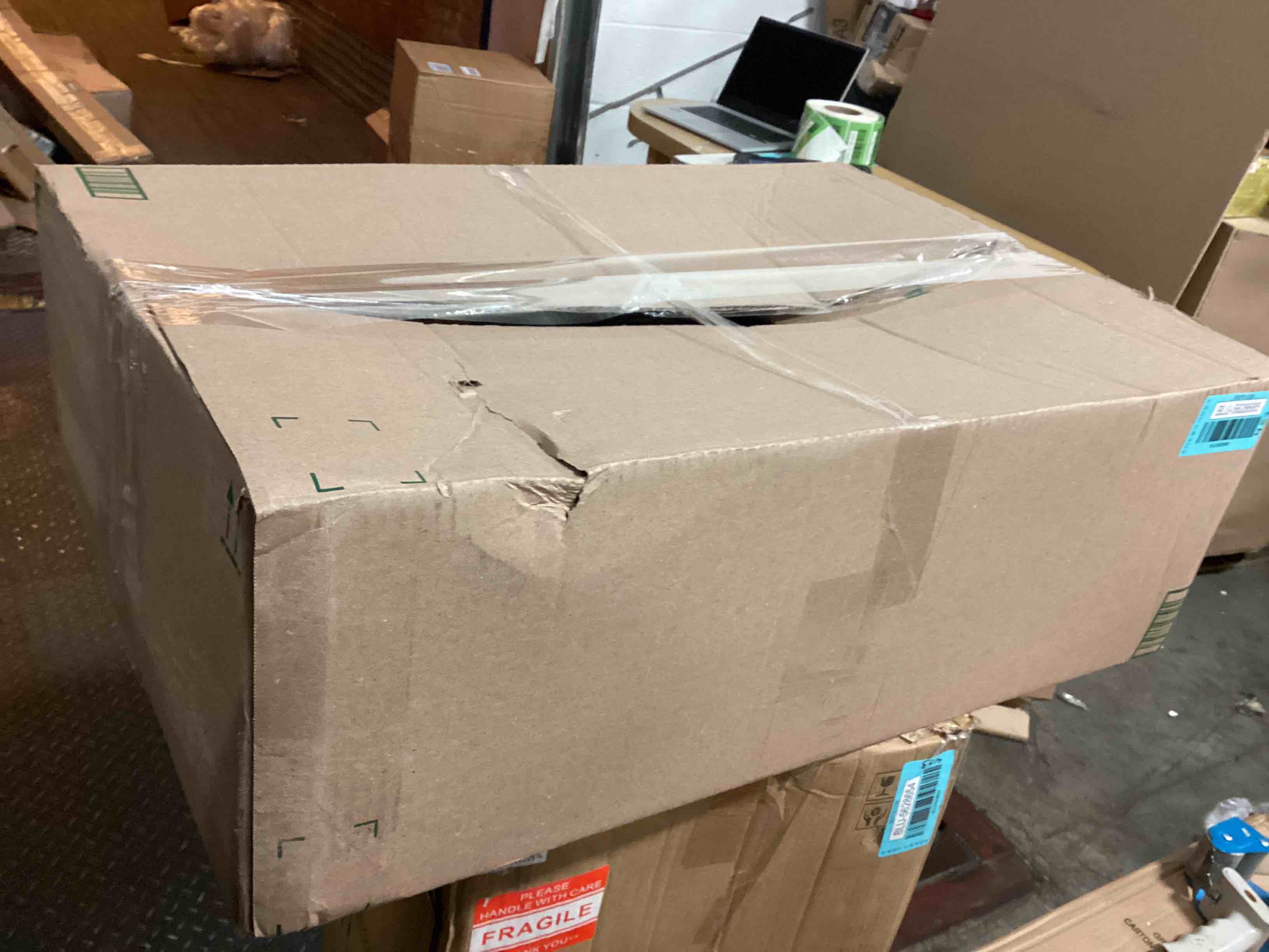 https://s3.amazonaws.com/lotting-images-prod/bidfta/BLU5628685_1700066904614.jpeg