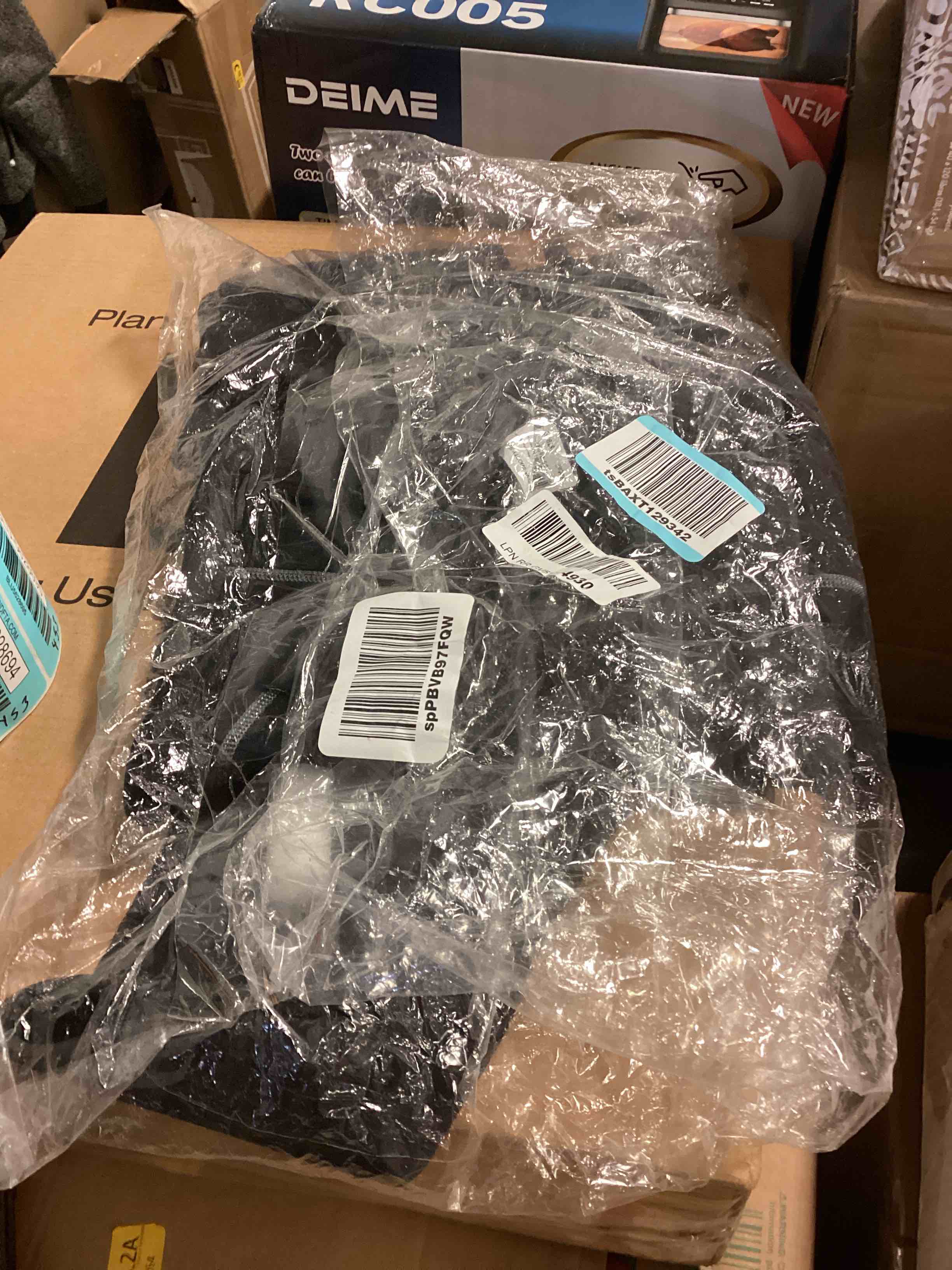 https://s3.amazonaws.com/lotting-images-prod/bidfta/BLU5628691_1700071895233.jpeg