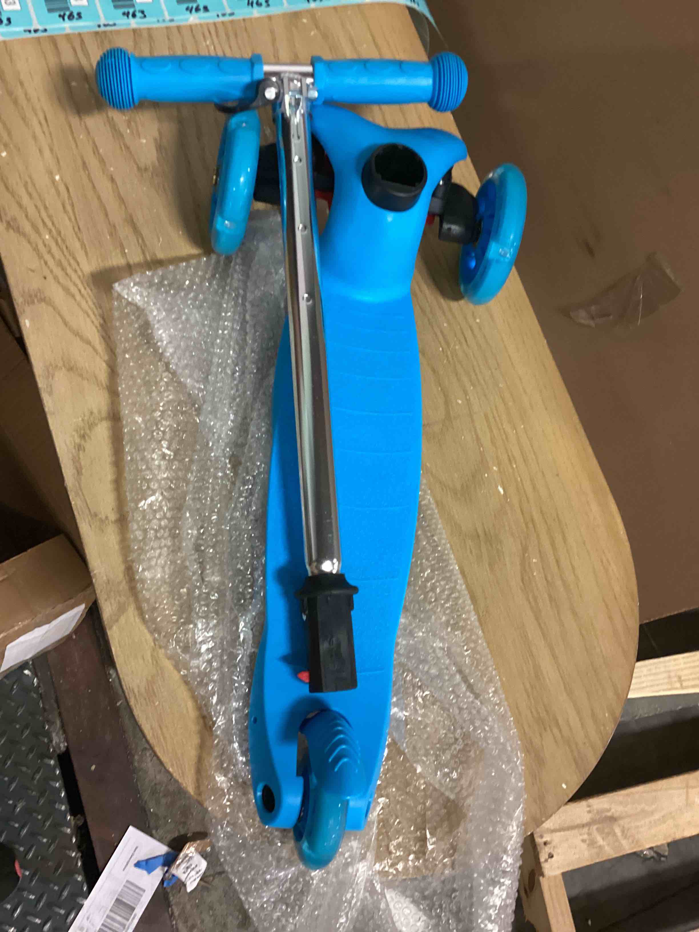 https://s3.amazonaws.com/lotting-images-prod/bidfta/BLU5628832_1700227365869.jpeg