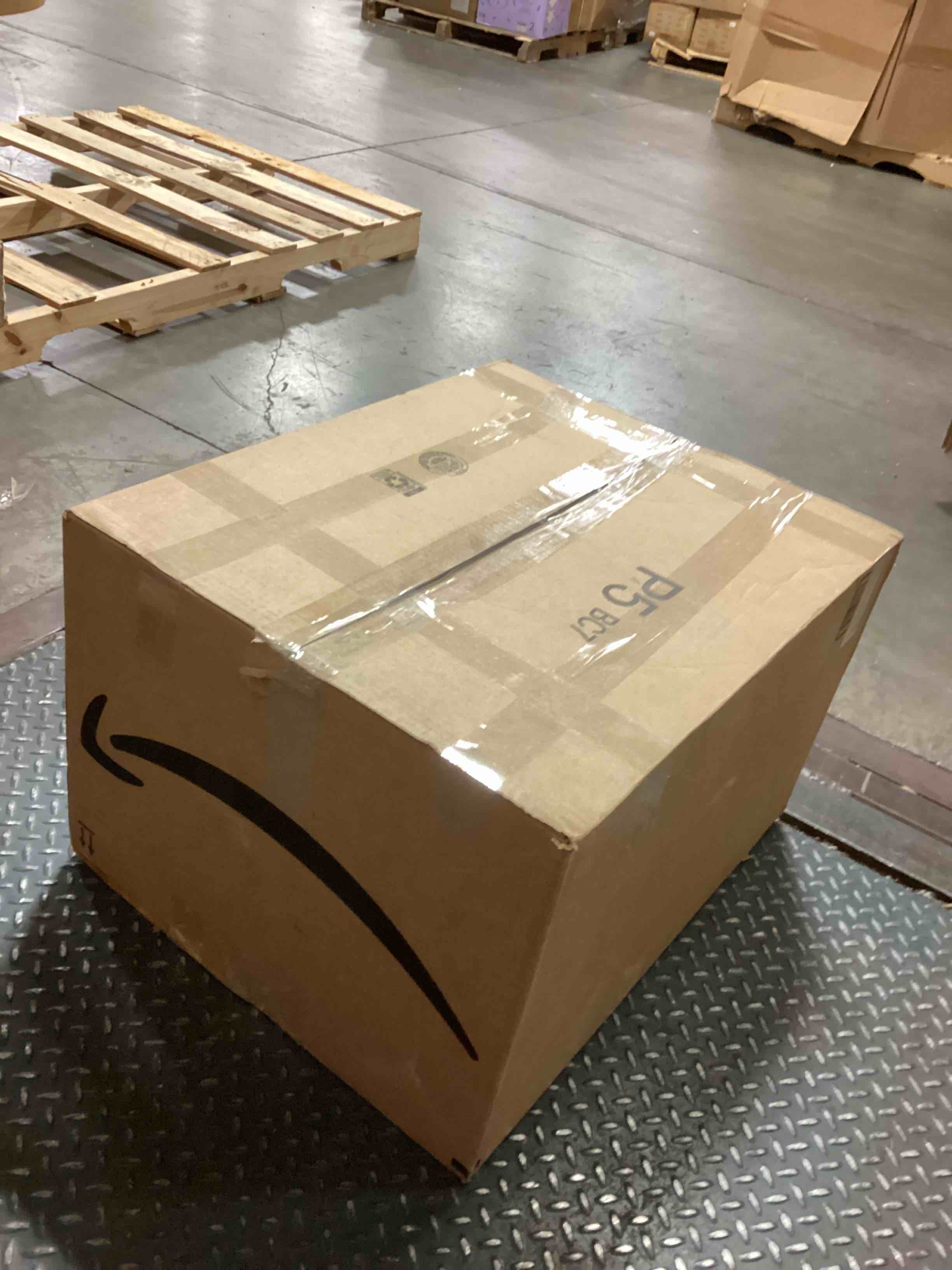 https://s3.amazonaws.com/lotting-images-prod/bidfta/BLU5628833_1700228624548.jpeg