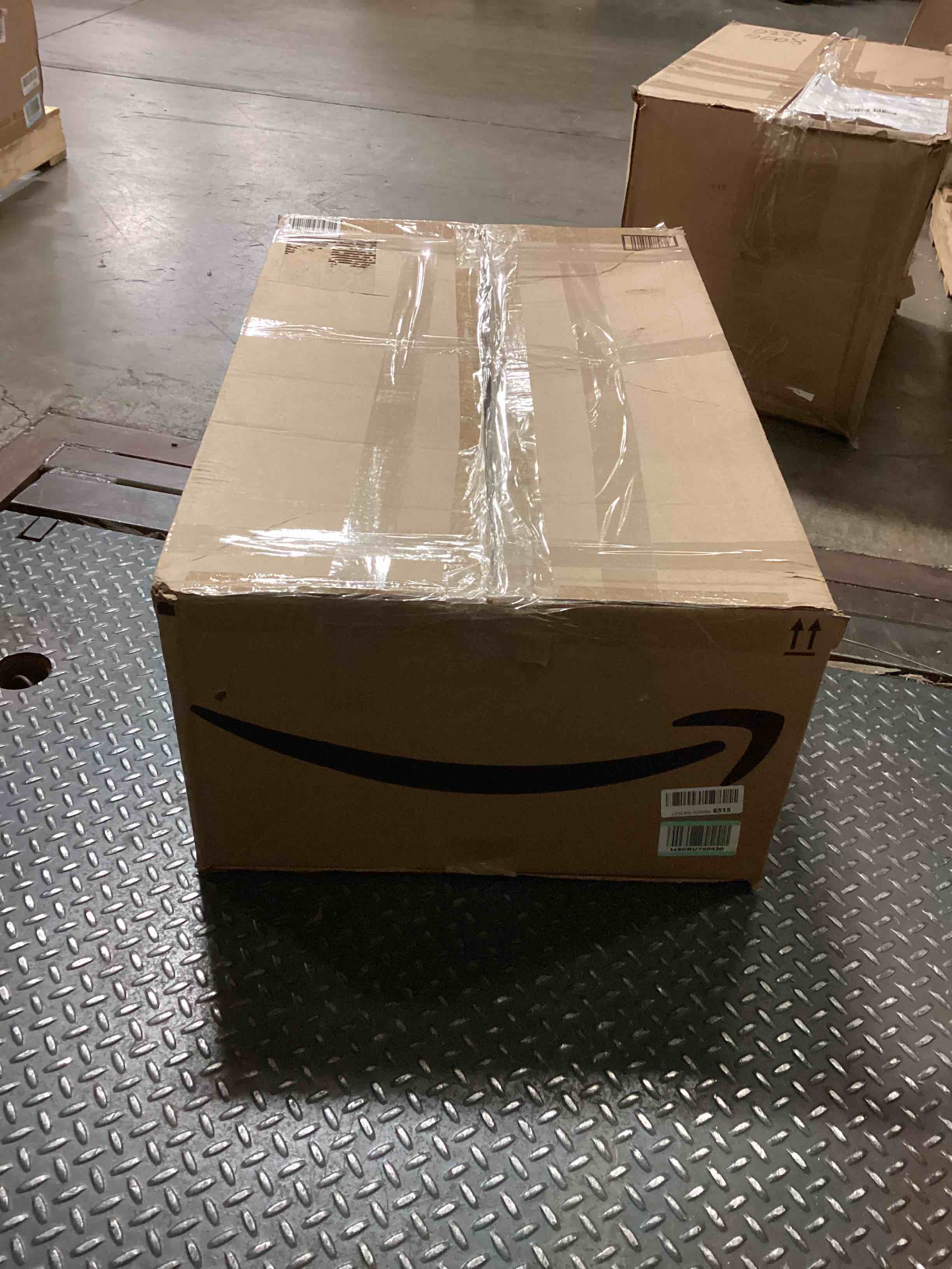 https://s3.amazonaws.com/lotting-images-prod/bidfta/BLU5628838_1700230221922.jpeg