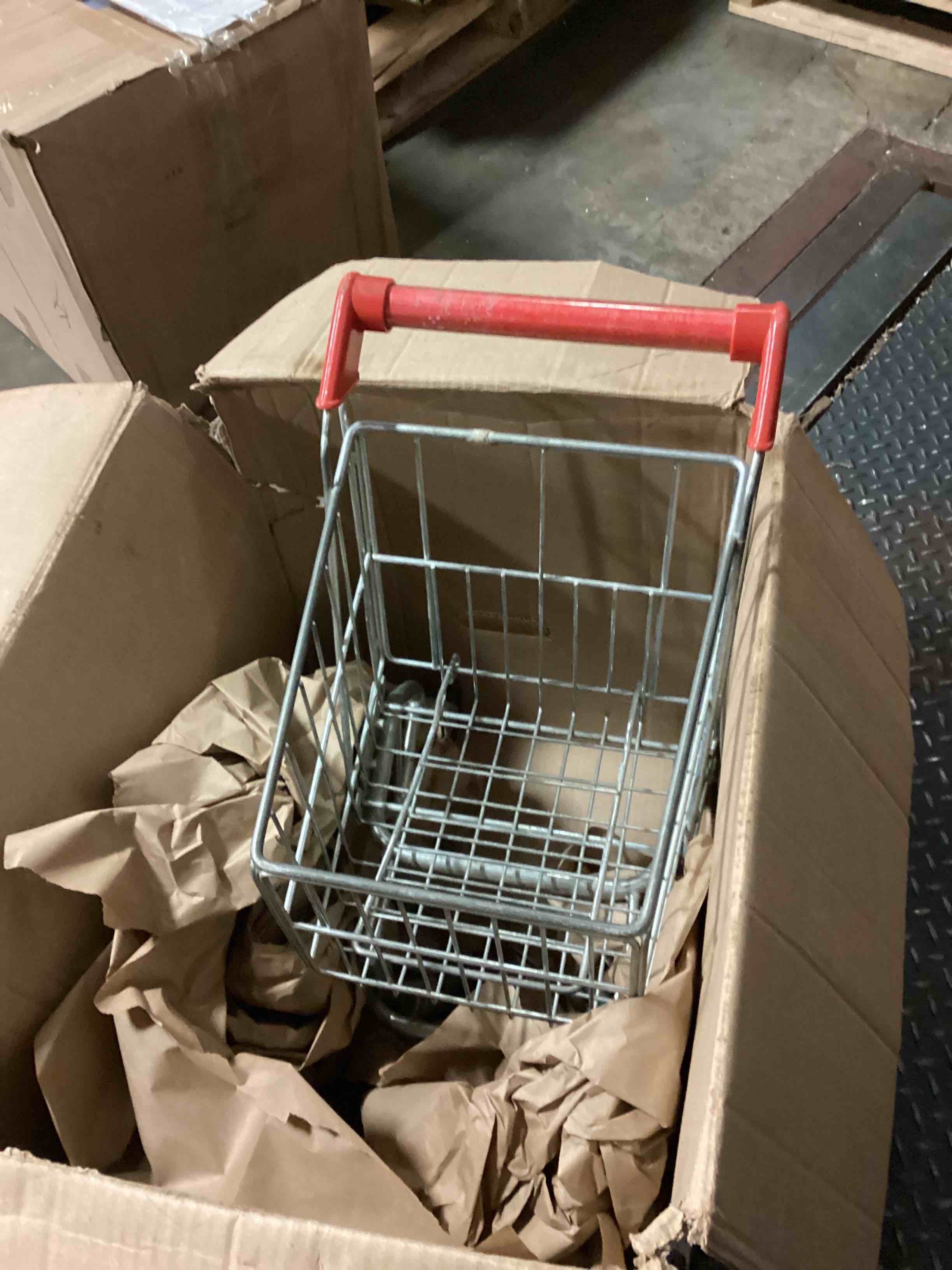 https://s3.amazonaws.com/lotting-images-prod/bidfta/BLU5628839_1700230389274.jpeg