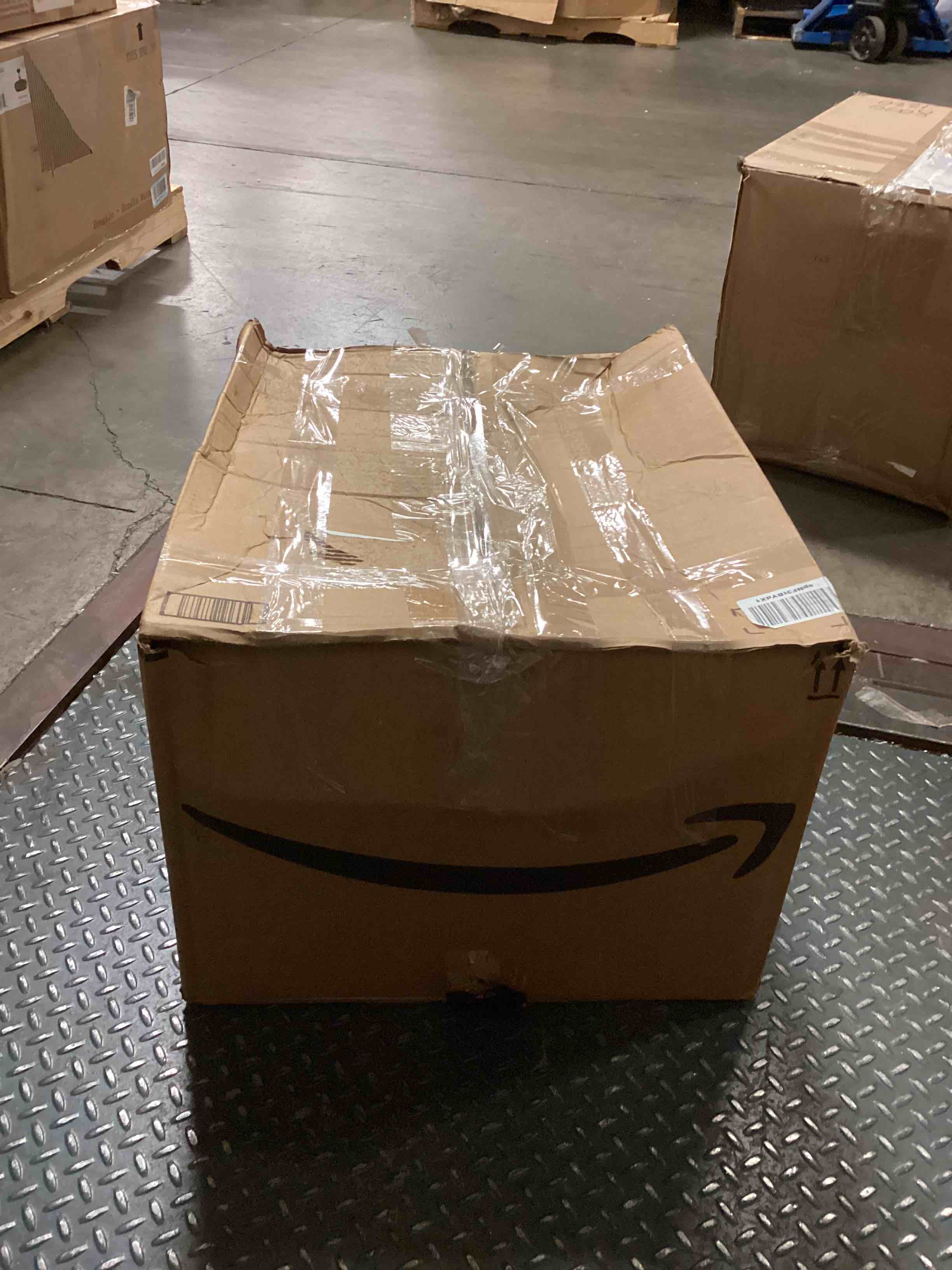 https://s3.amazonaws.com/lotting-images-prod/bidfta/BLU5628840_1700230772458.jpeg