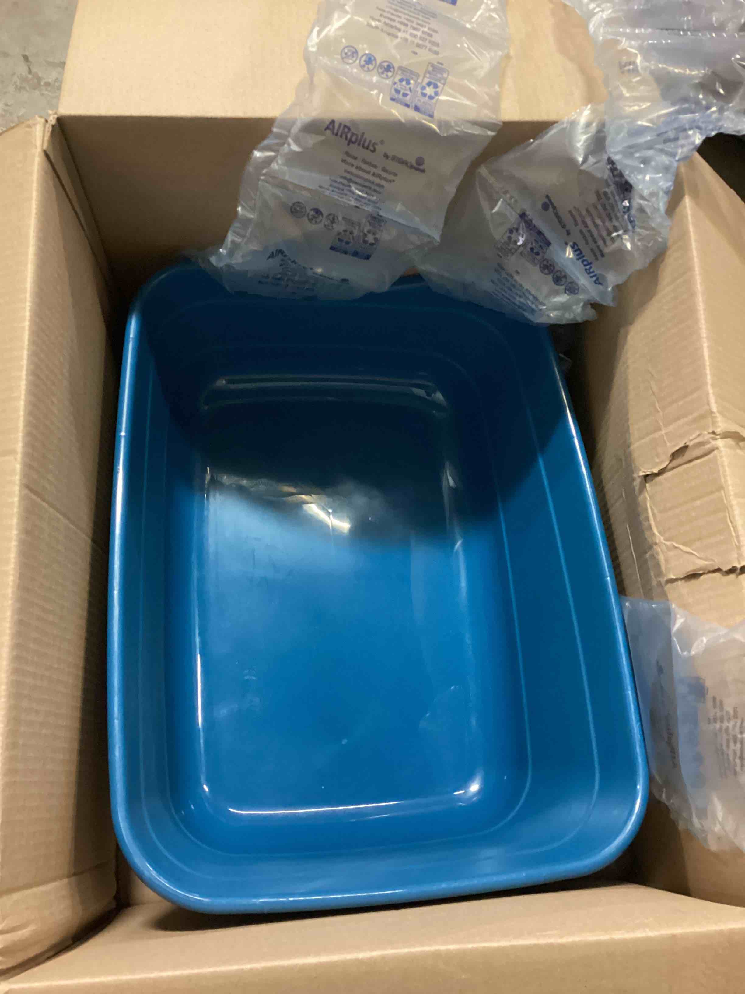 https://s3.amazonaws.com/lotting-images-prod/bidfta/BLU5628844_1700231875291.jpeg
