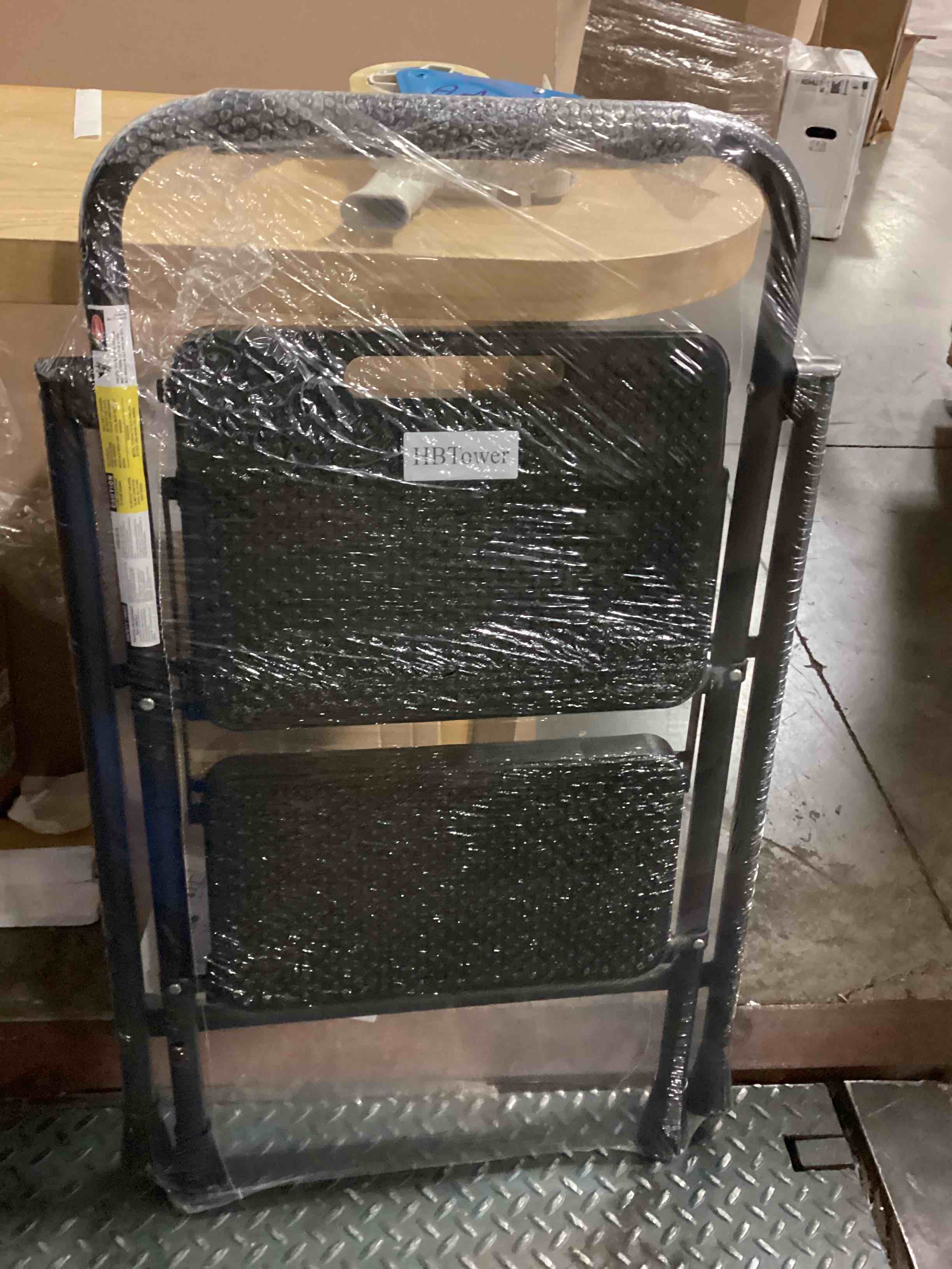 https://s3.amazonaws.com/lotting-images-prod/bidfta/BLU5628849_1700234385558.jpeg