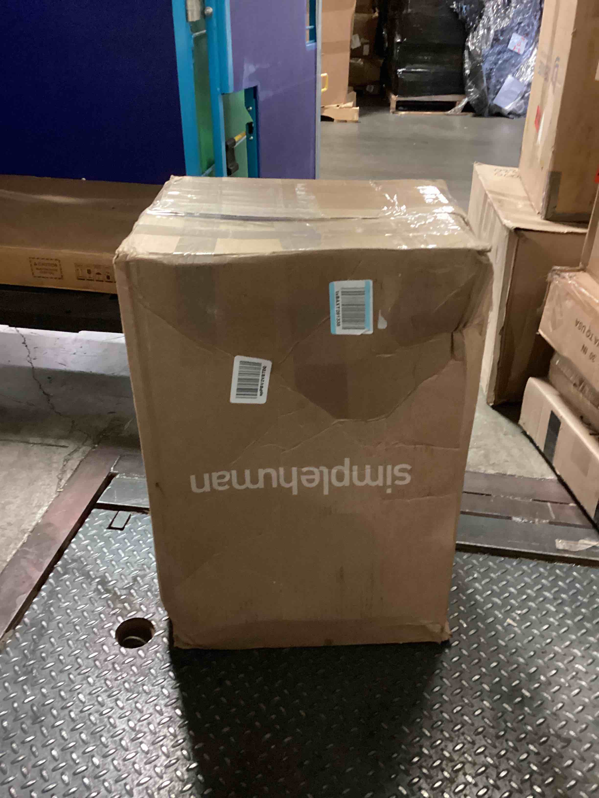 https://s3.amazonaws.com/lotting-images-prod/bidfta/BLU5628854_1700237898631.jpeg