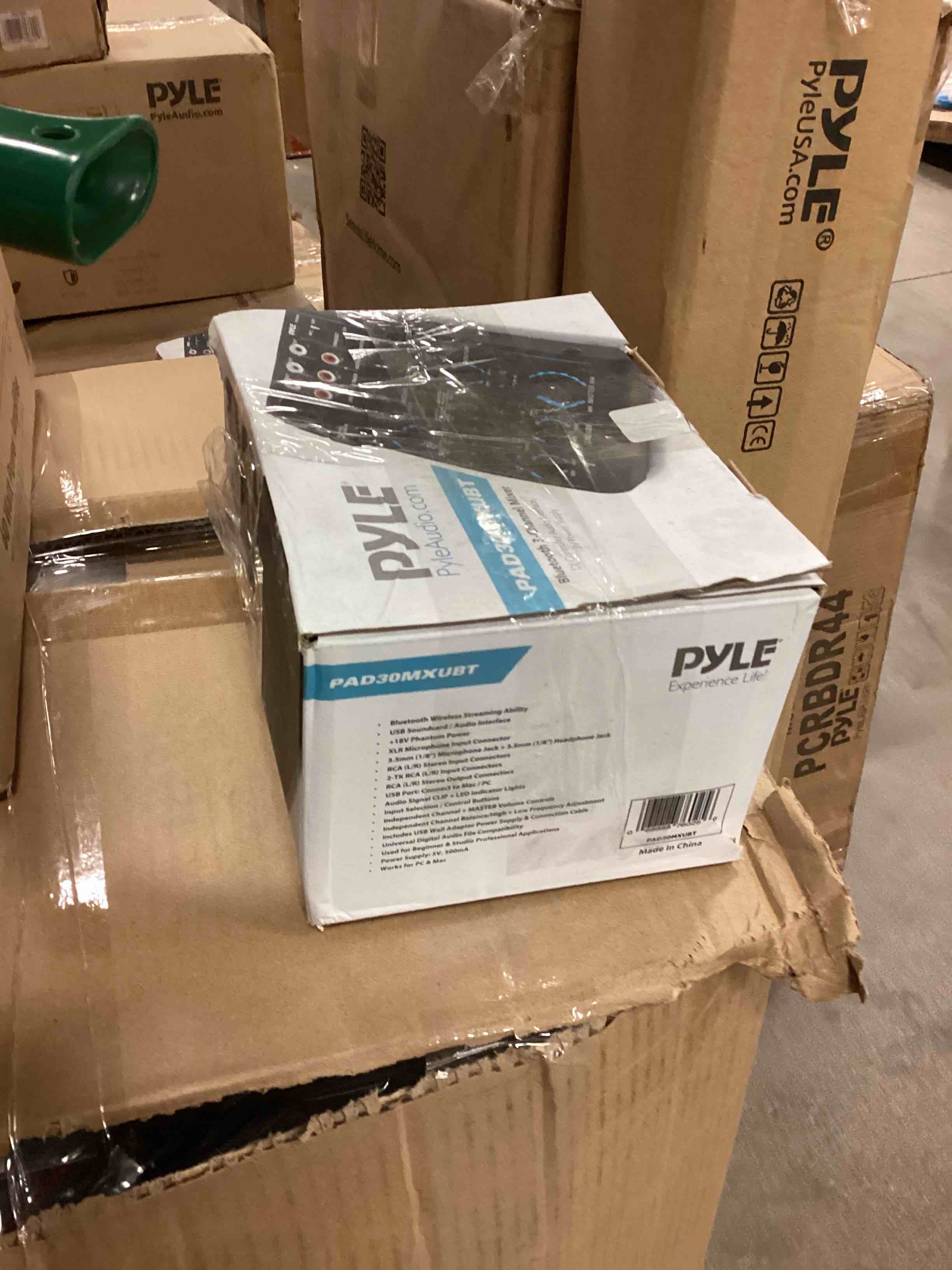 https://s3.amazonaws.com/lotting-images-prod/bidfta/BLU5629068_1700854633206.jpeg