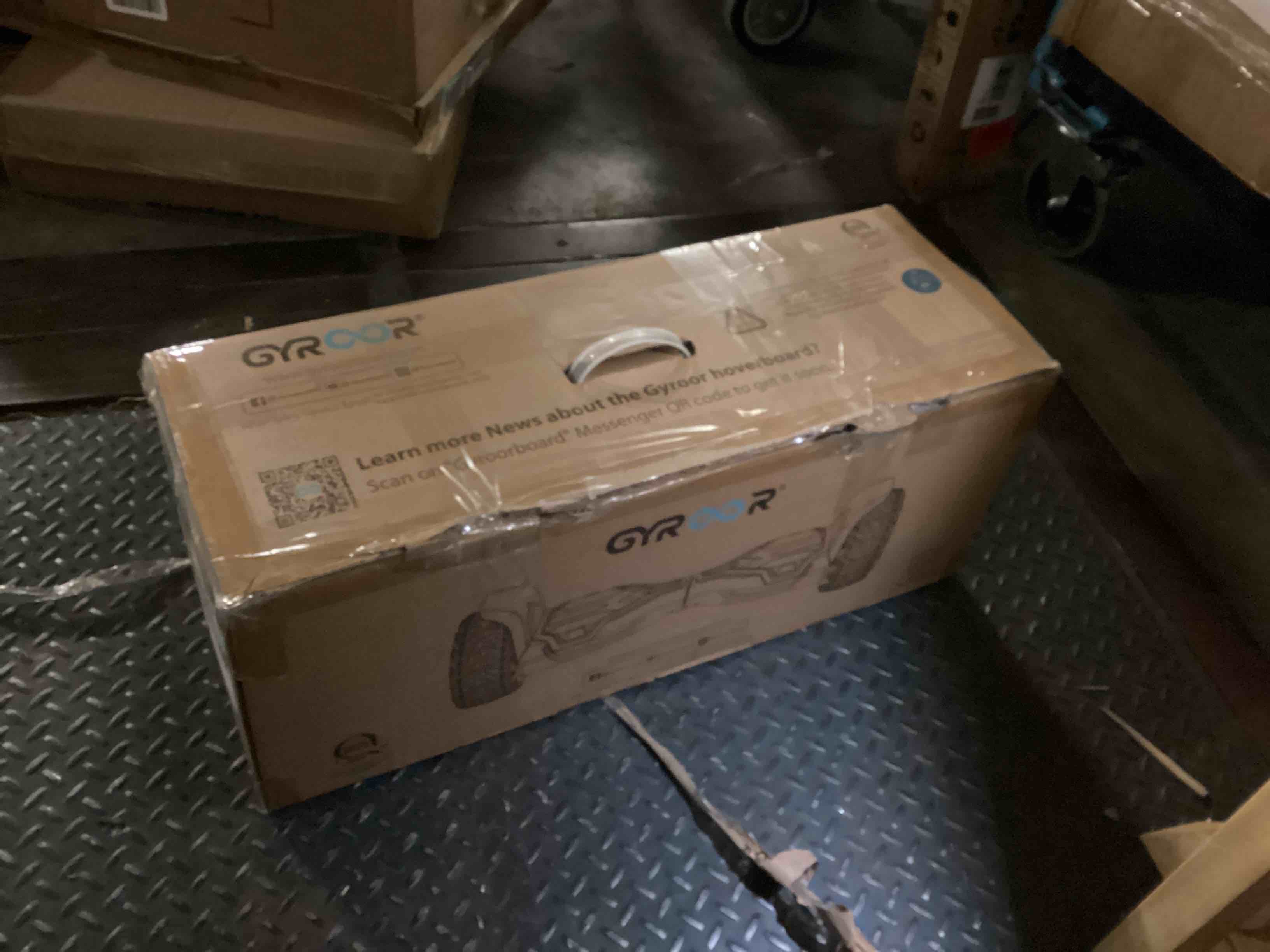 https://s3.amazonaws.com/lotting-images-prod/bidfta/BLU5629338_1701101754976.jpeg