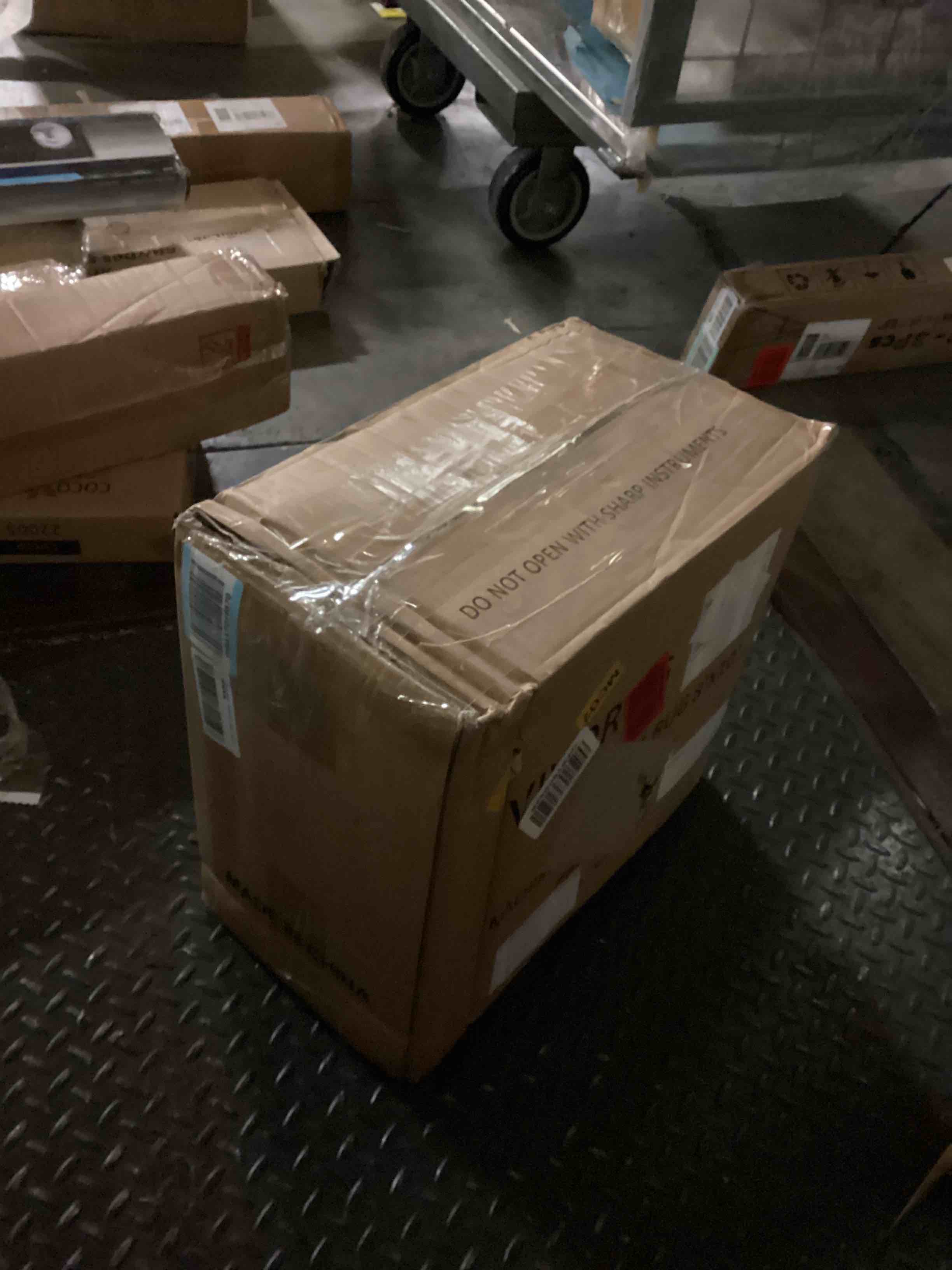 https://s3.amazonaws.com/lotting-images-prod/bidfta/BLU5629347_1701103994806.jpeg