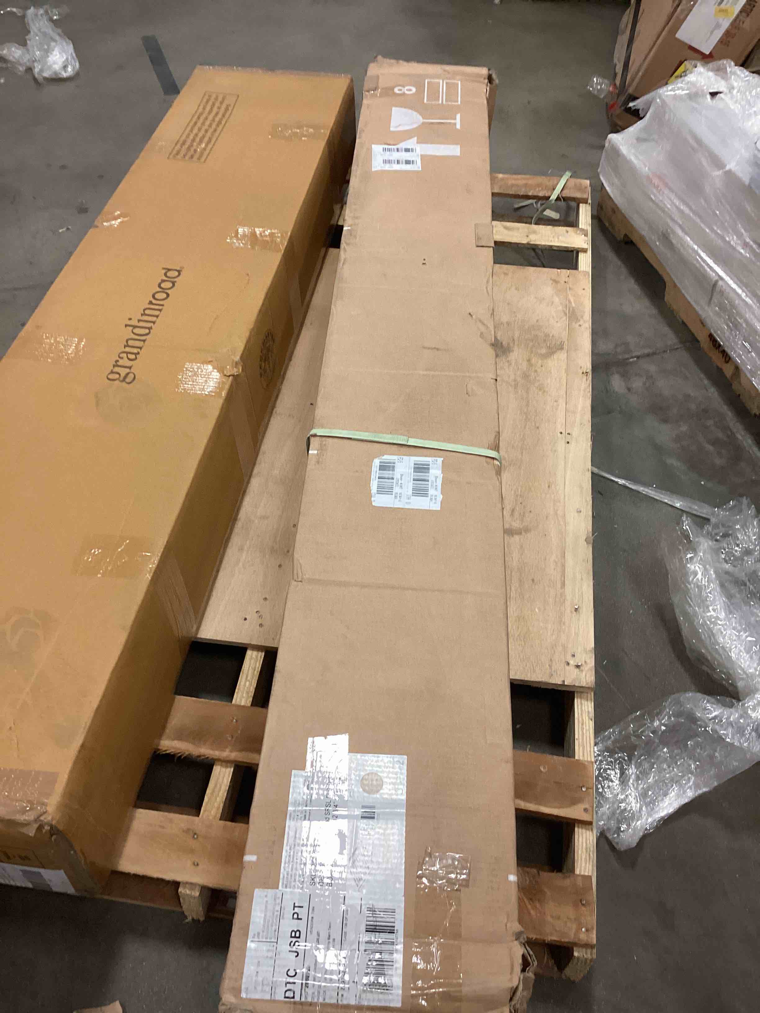 https://s3.amazonaws.com/lotting-images-prod/bidfta/BLU5629870_1701447426810.jpeg
