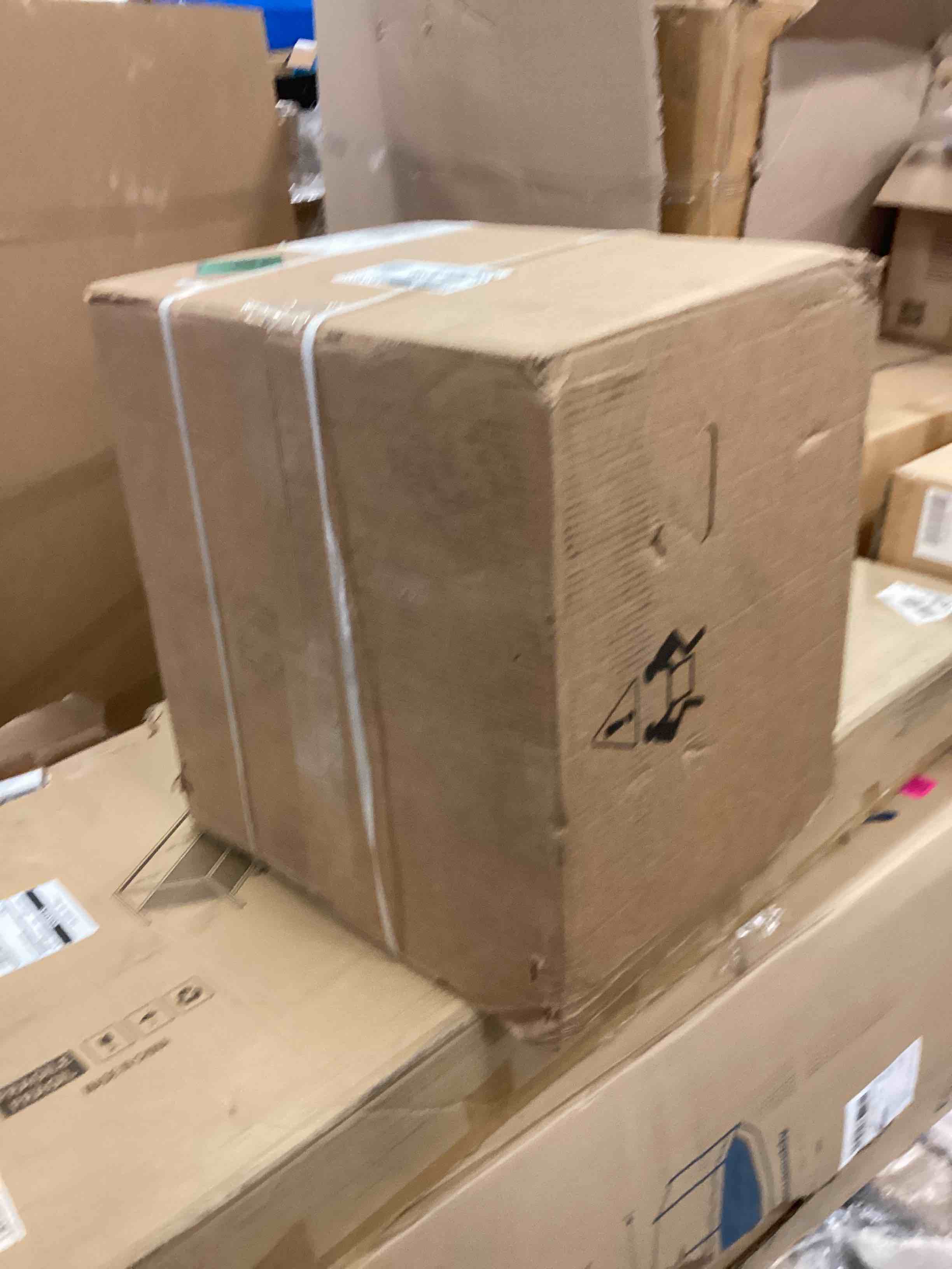 https://s3.amazonaws.com/lotting-images-prod/bidfta/BLU5629875_1701449372434.jpeg