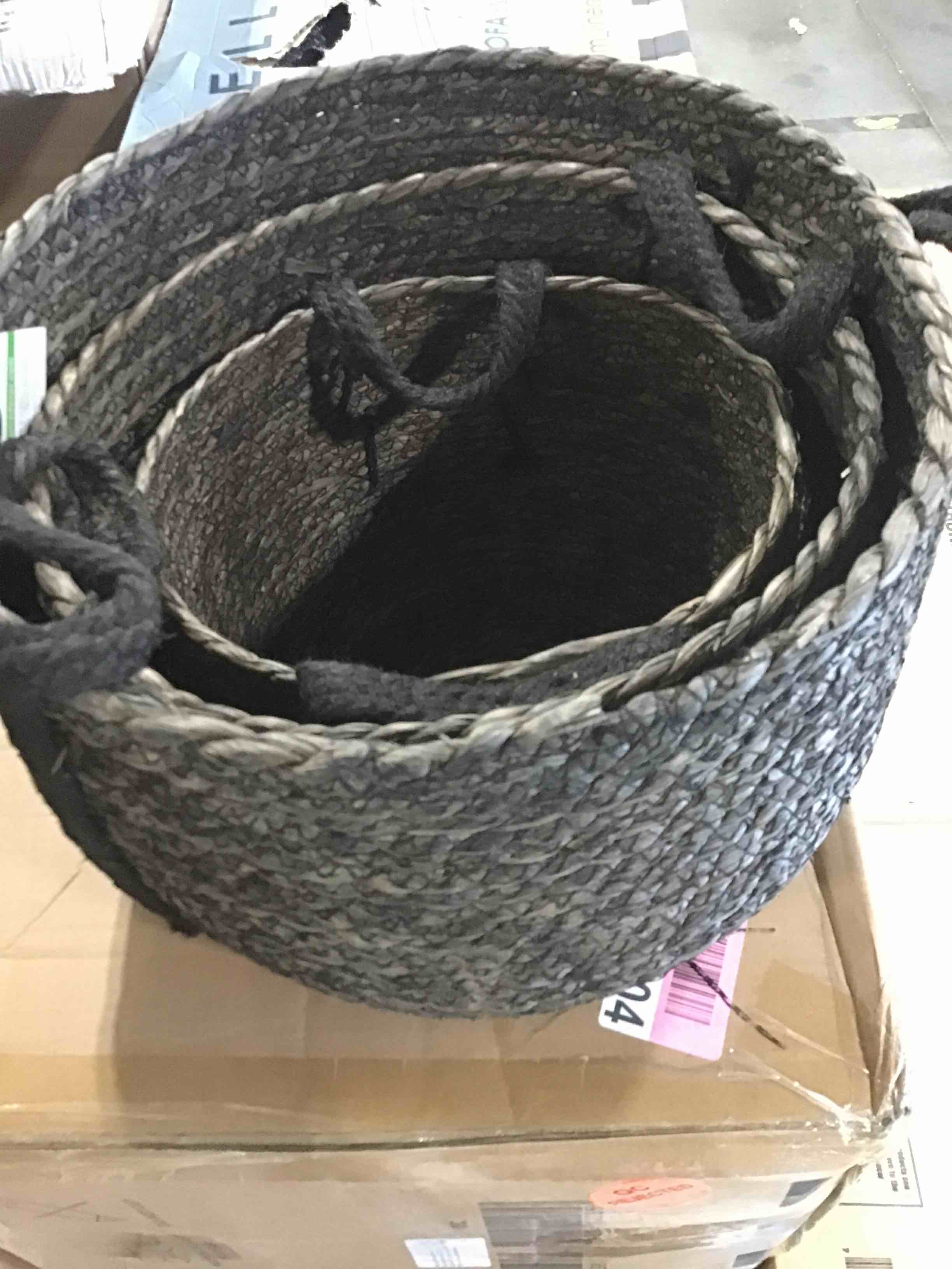 https://s3.amazonaws.com/lotting-images-prod/bidfta/BLU5659357_1714074465329.jpeg