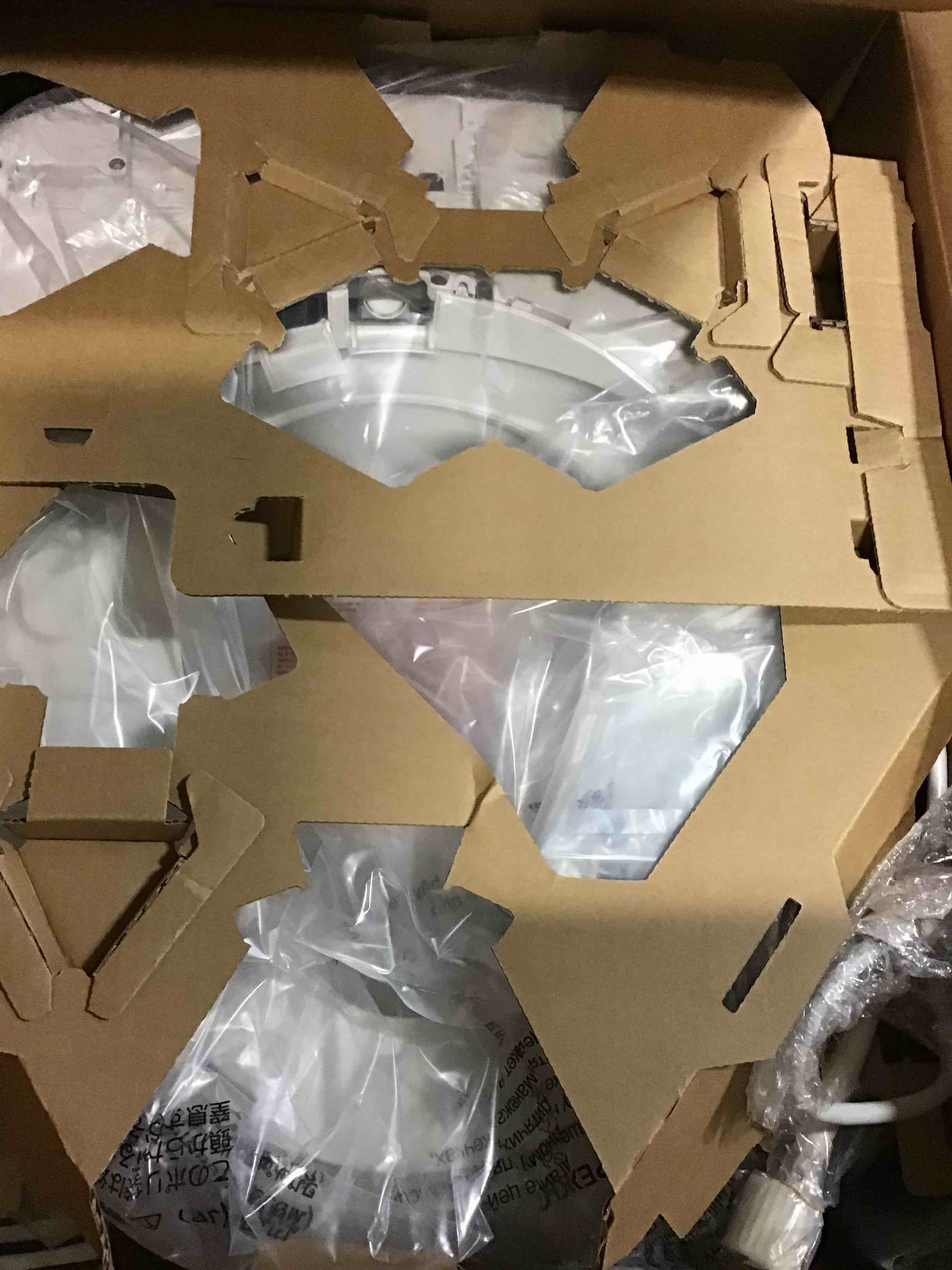 https://s3.amazonaws.com/lotting-images-prod/bidfta/BLU5660842_1696507076372.jpeg