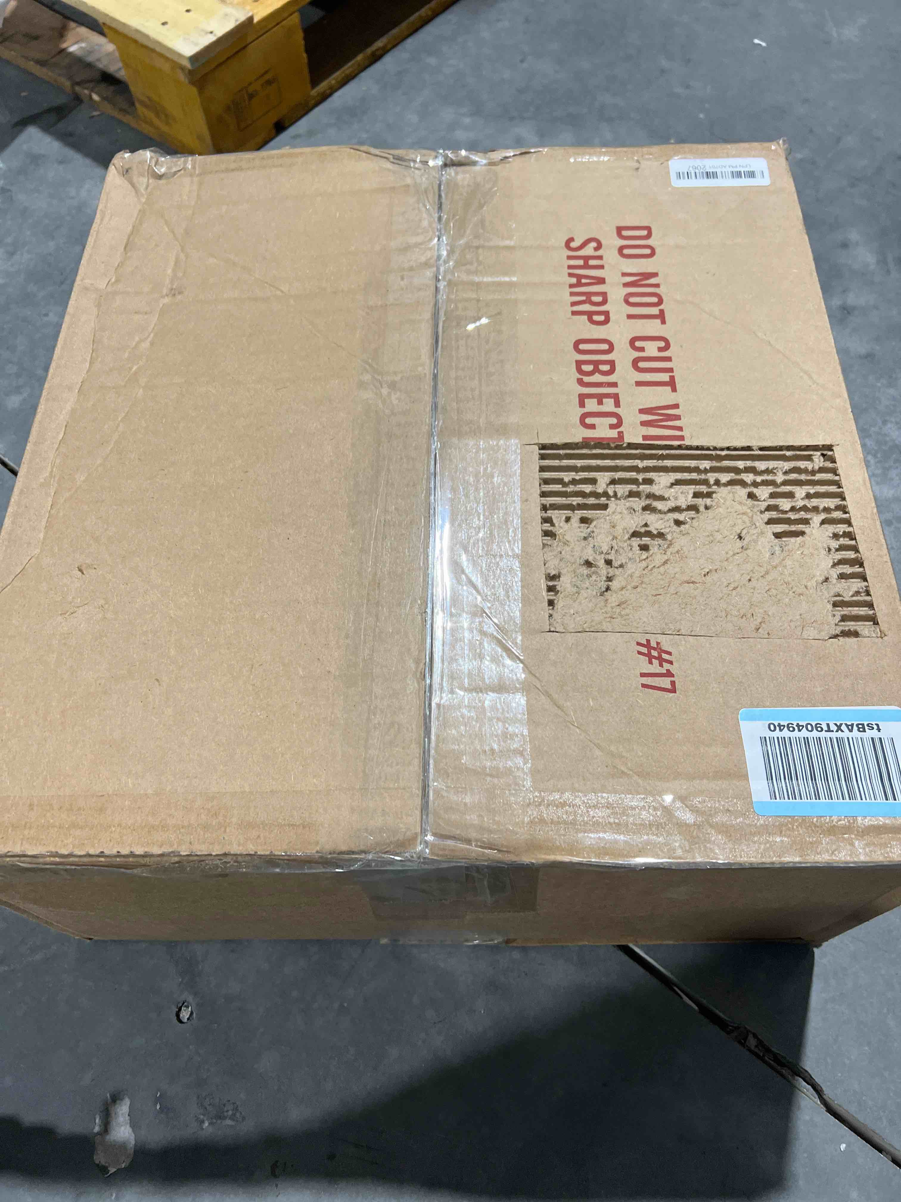 https://s3.amazonaws.com/lotting-images-prod/bidfta/BLU5661936_1703816116387.jpeg