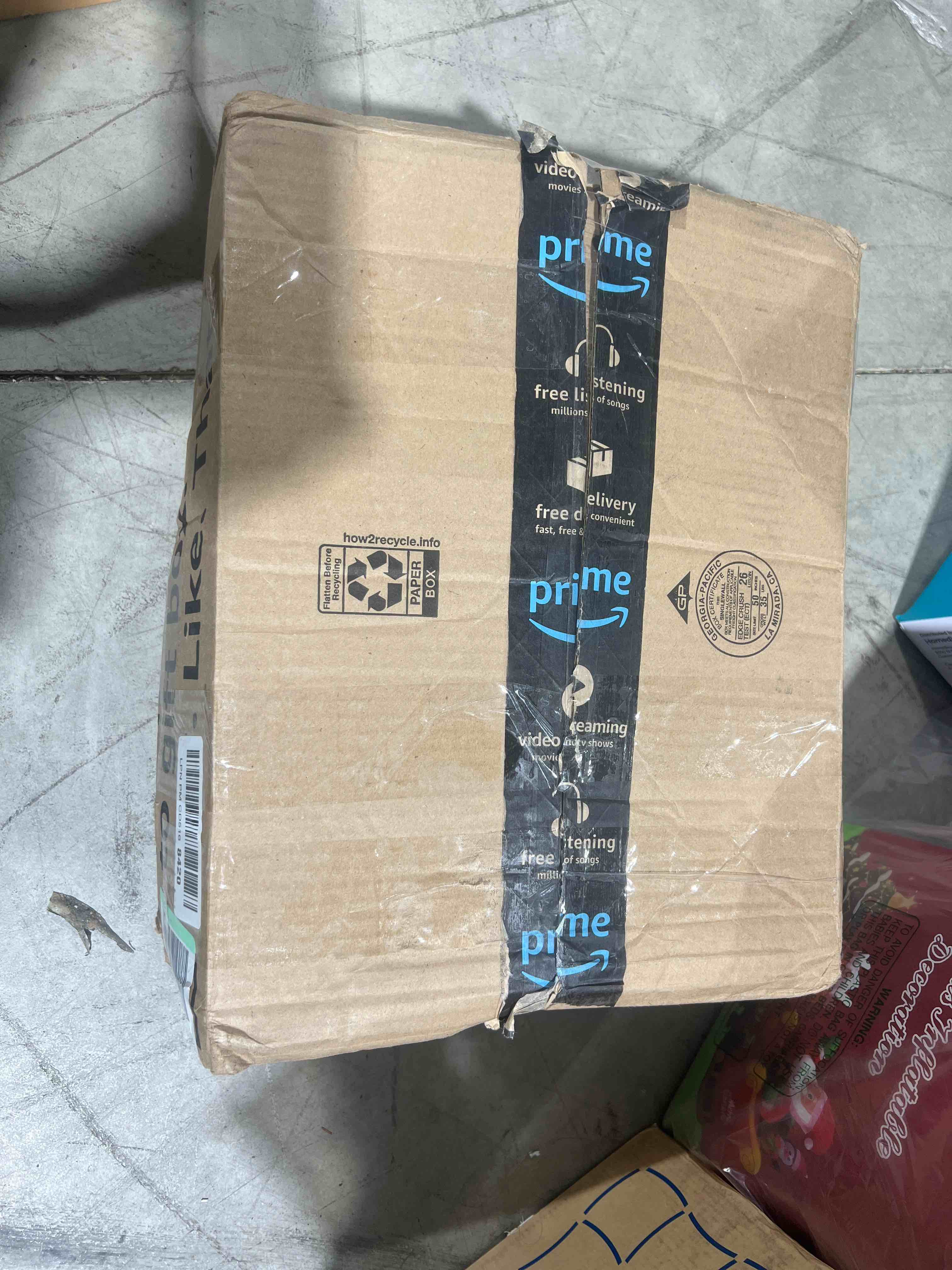https://s3.amazonaws.com/lotting-images-prod/bidfta/BLU5662705_1710210541080.jpeg
