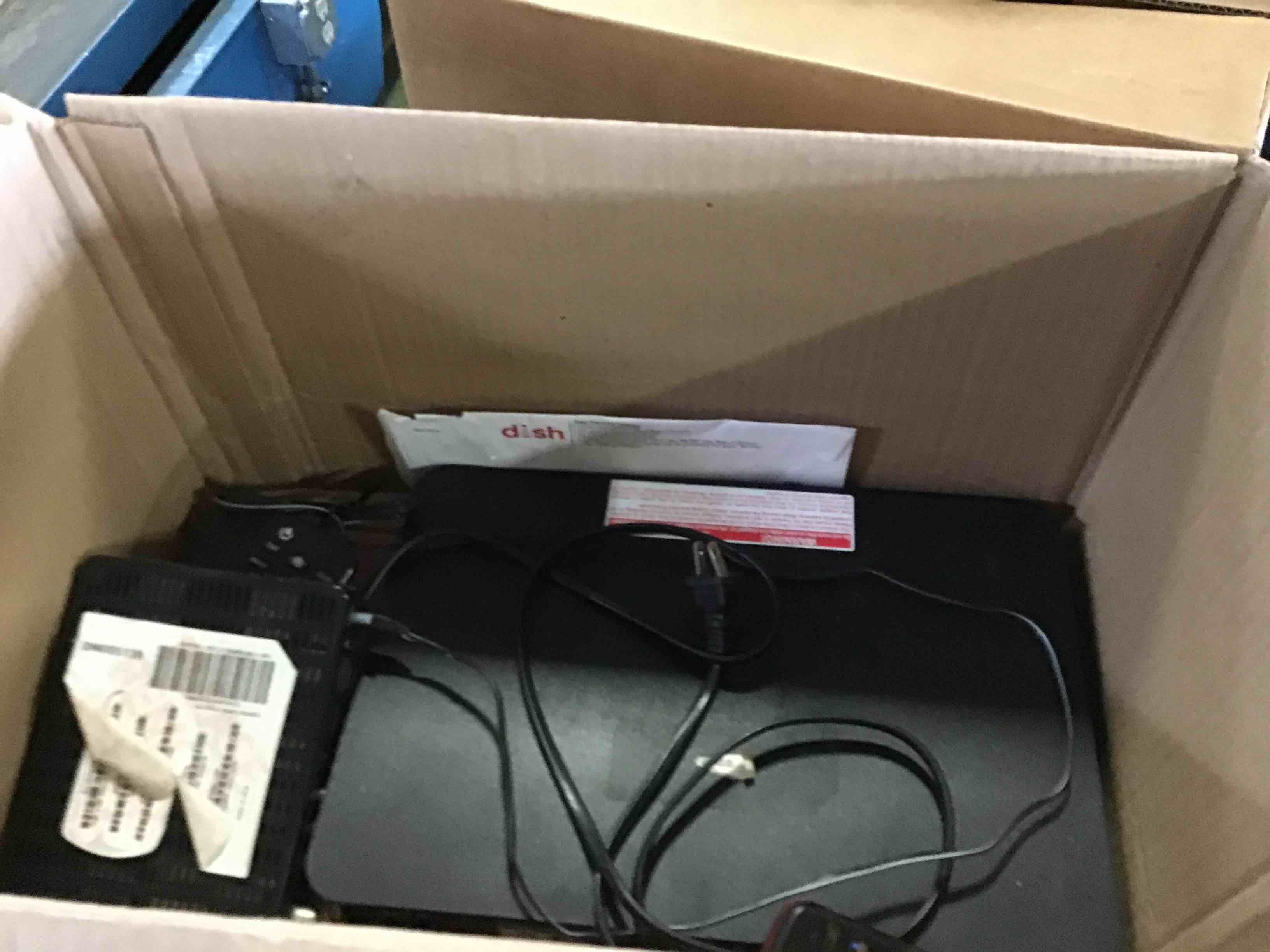 https://s3.amazonaws.com/lotting-images-prod/bidfta/BLU5662991_1695844254197.jpeg