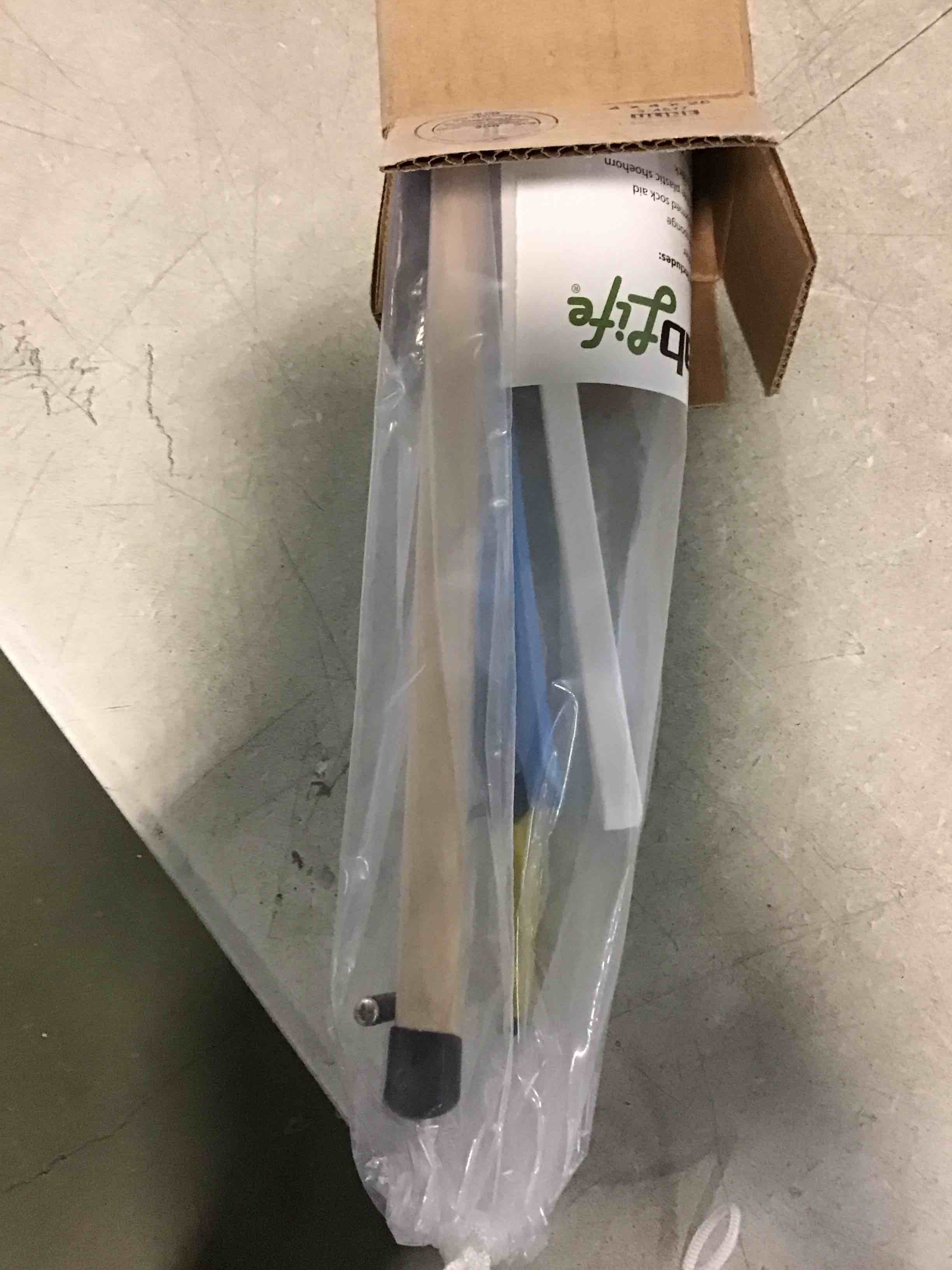 https://s3.amazonaws.com/lotting-images-prod/bidfta/BLU5664043_1696596439228.jpeg