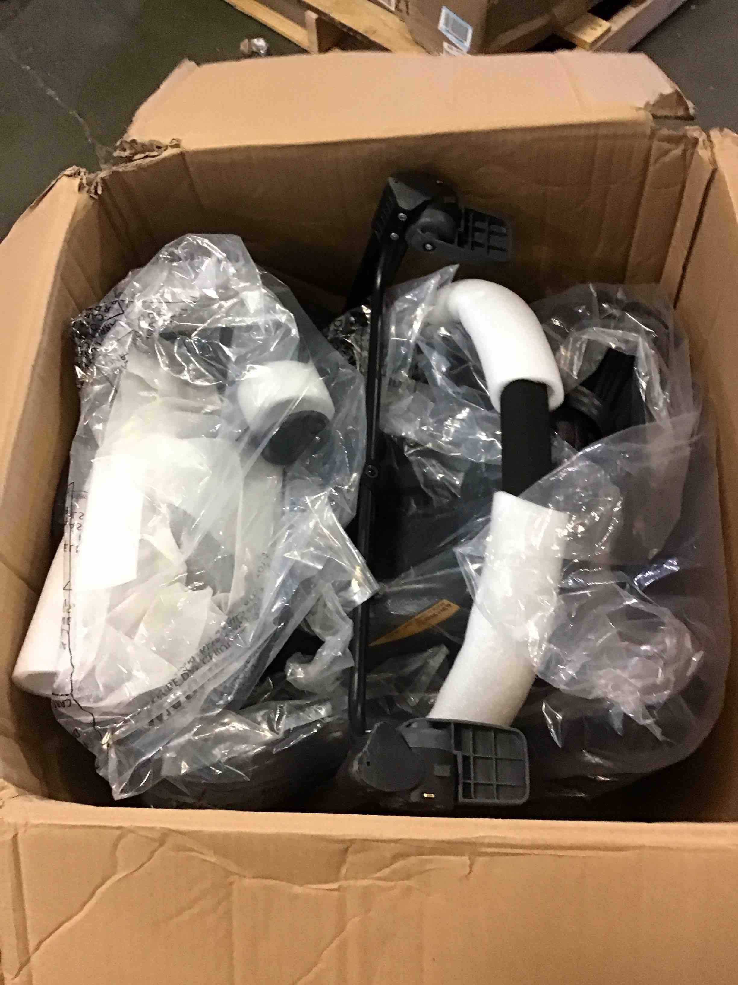 https://s3.amazonaws.com/lotting-images-prod/bidfta/BLU5664186_1696616401868.jpeg