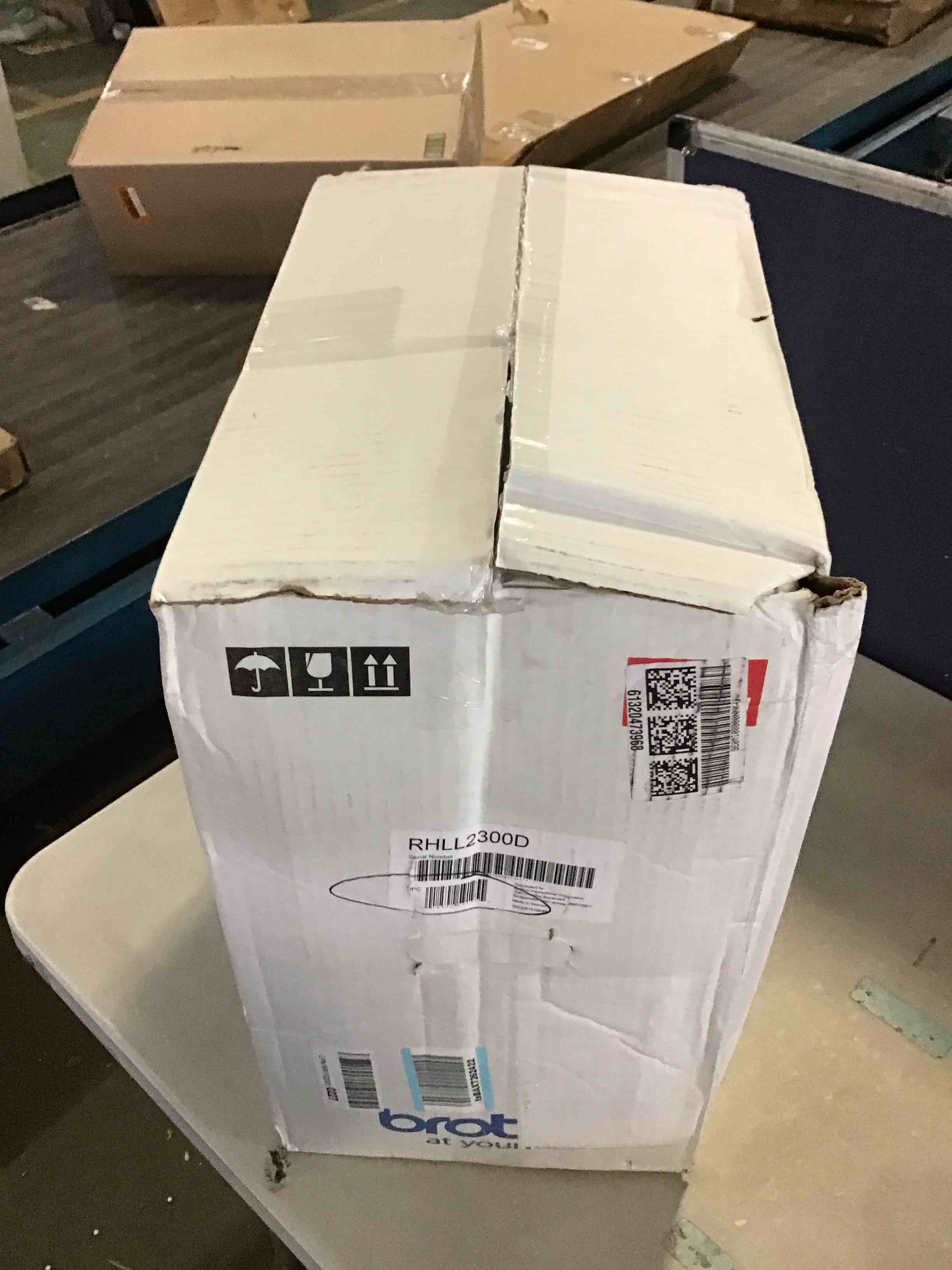 https://s3.amazonaws.com/lotting-images-prod/bidfta/BLU5664353_1696872252650.jpeg
