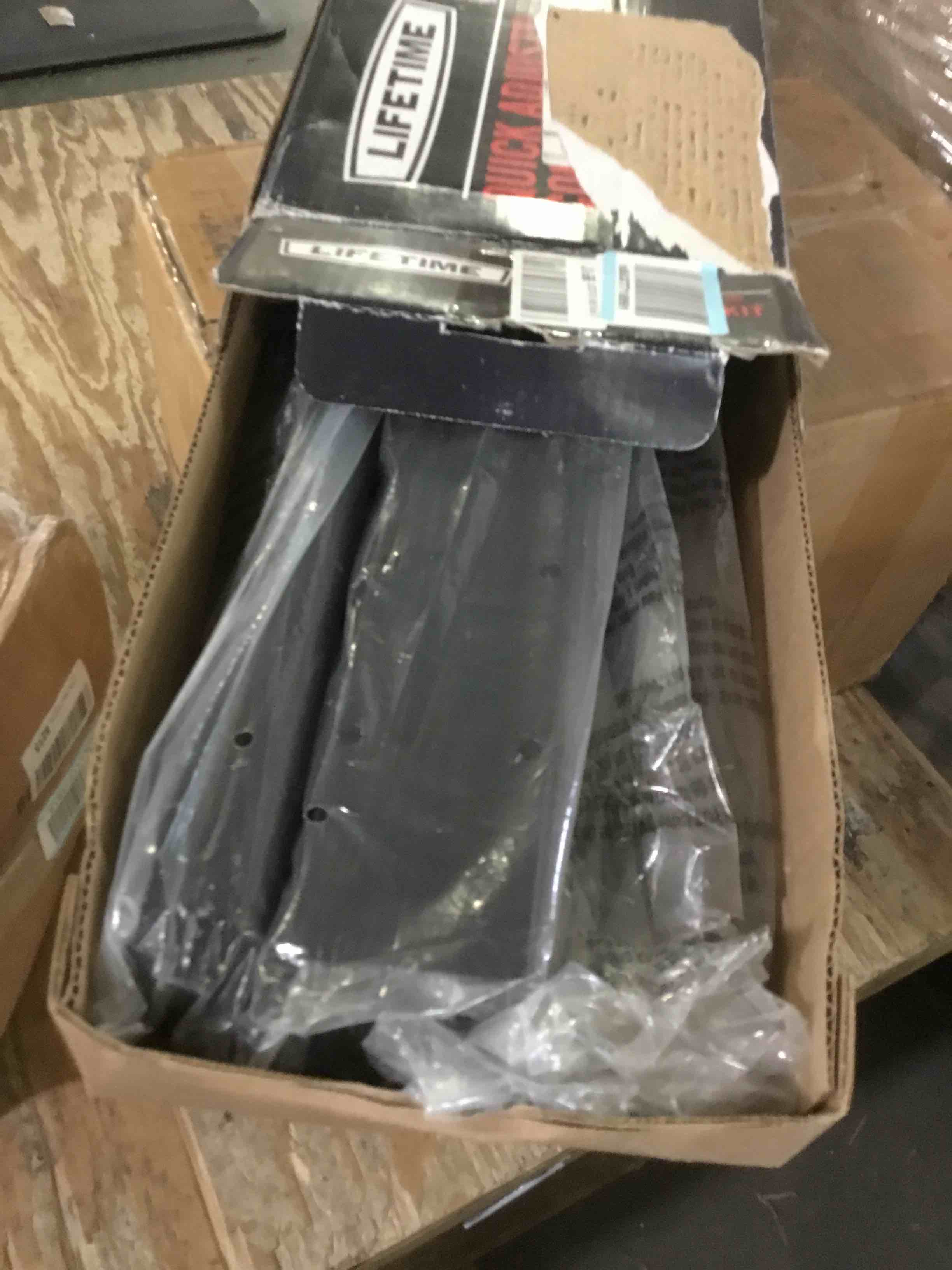 https://s3.amazonaws.com/lotting-images-prod/bidfta/BLU5664525_1695741059113.jpeg