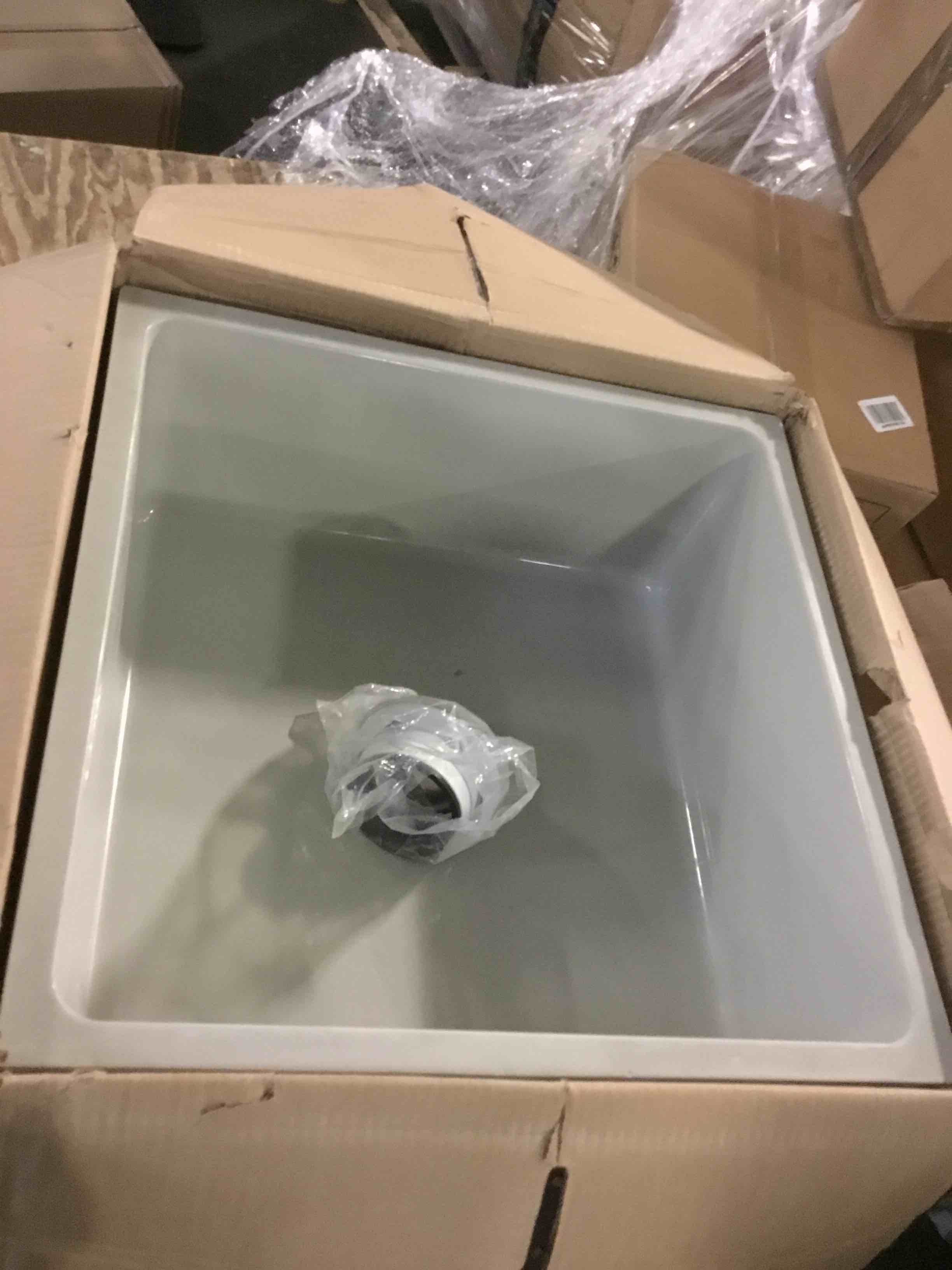https://s3.amazonaws.com/lotting-images-prod/bidfta/BLU5664755_1695826636713.jpeg
